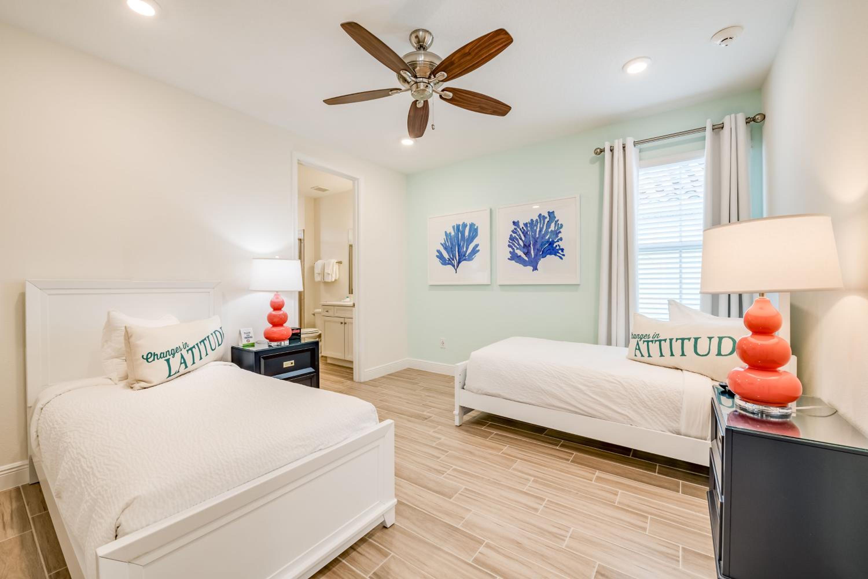 Coral Waves Cottage With Private Pool Near Disney With Margaritaville Resort & Island H2O Access - 8040Sh