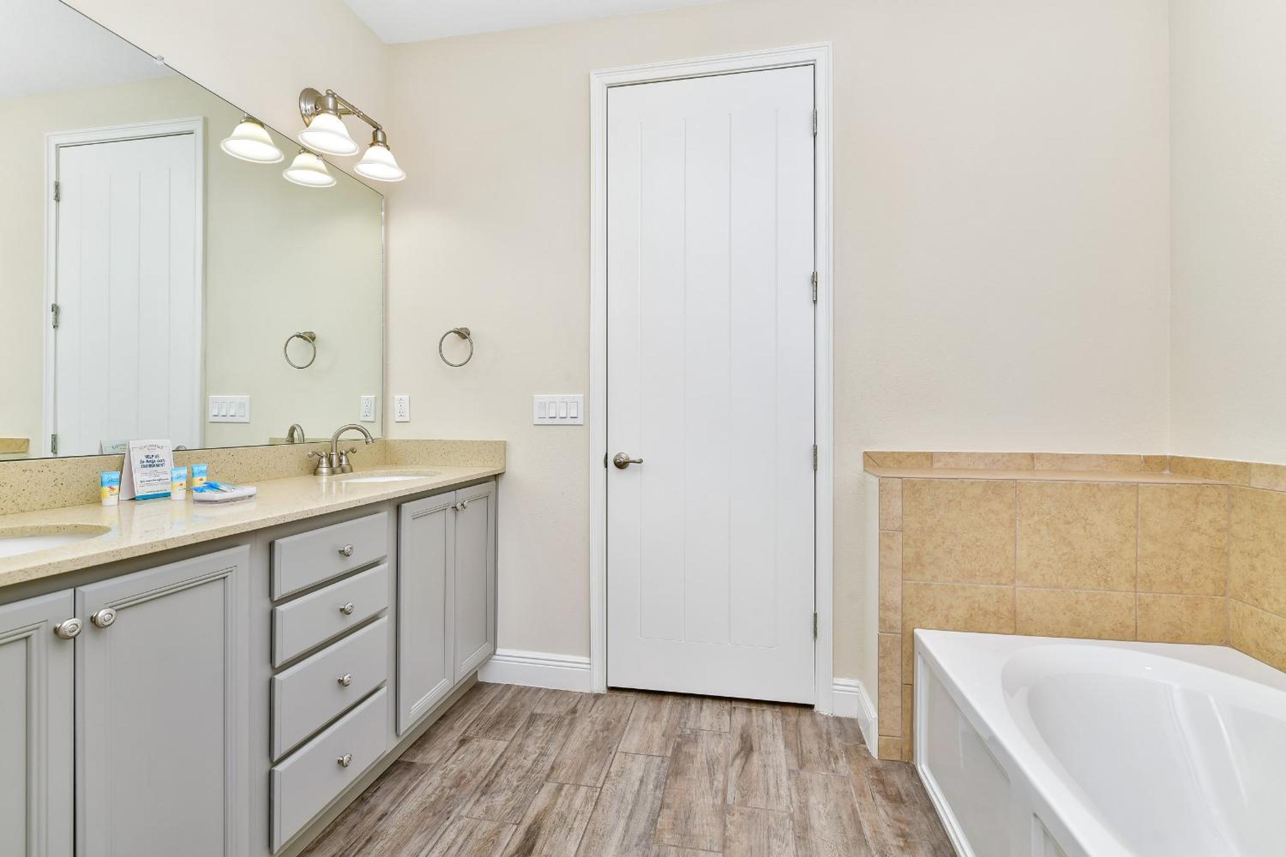 Sunrise Cottage With Private Pool Near Disney With Margaritaville Resort & Island H2O Access - 8017Su