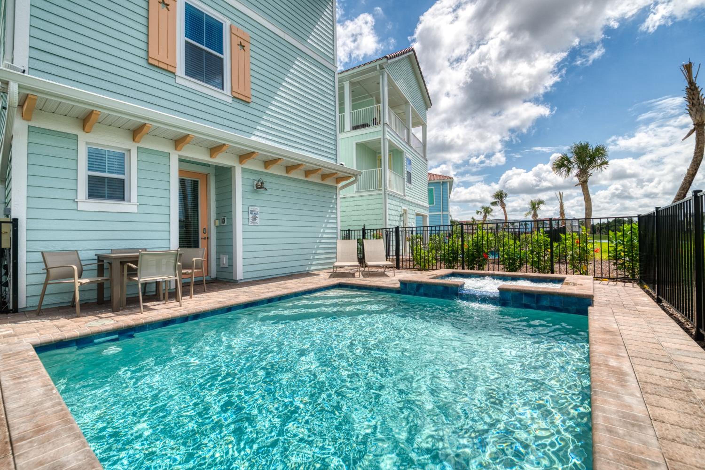Coral Waves Cottage With Private Pool Near Disney With Margaritaville Resort & Island H2O Access - 8040Sh