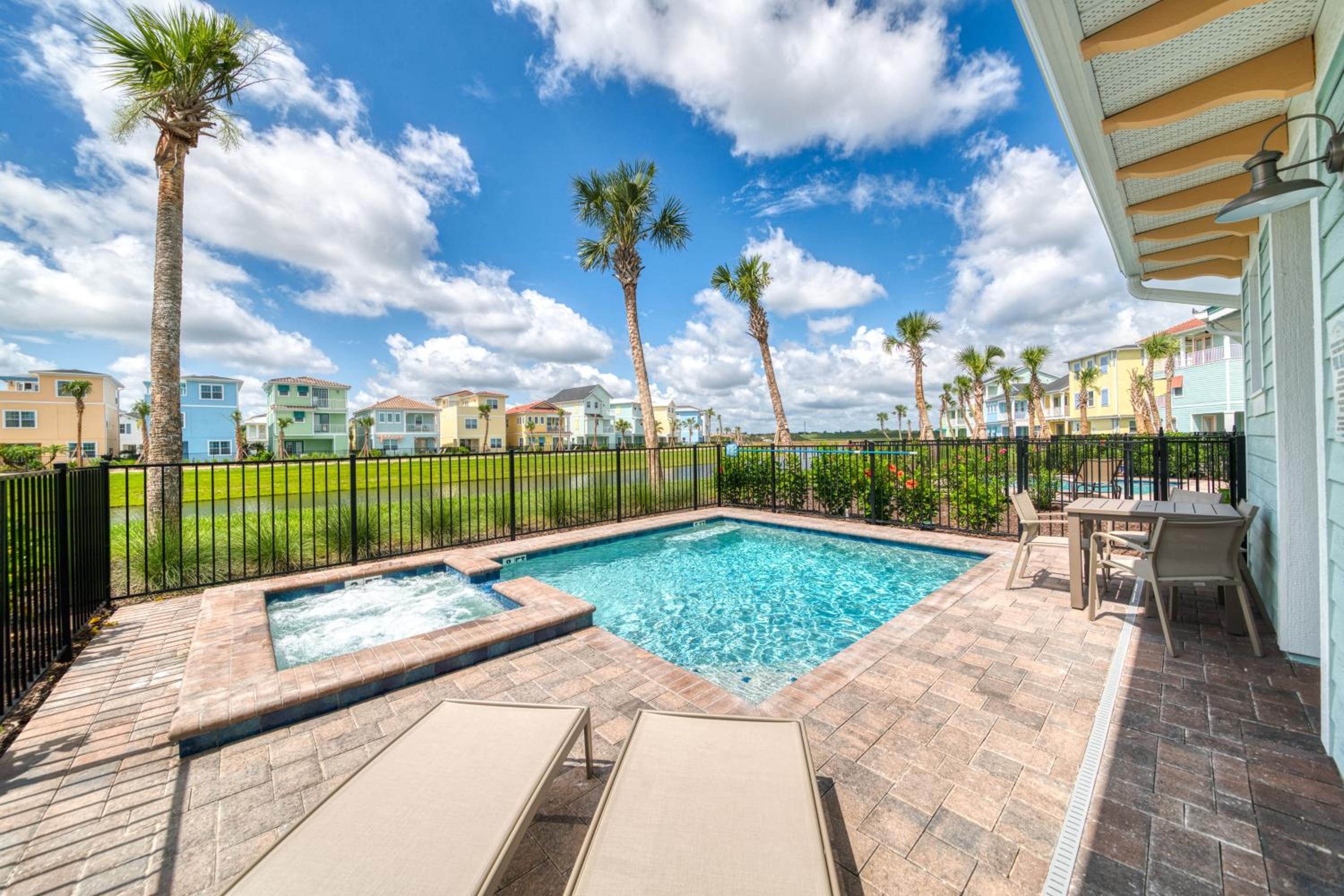 Coral Waves Cottage With Private Pool Near Disney With Margaritaville Resort & Island H2O Access - 8040Sh