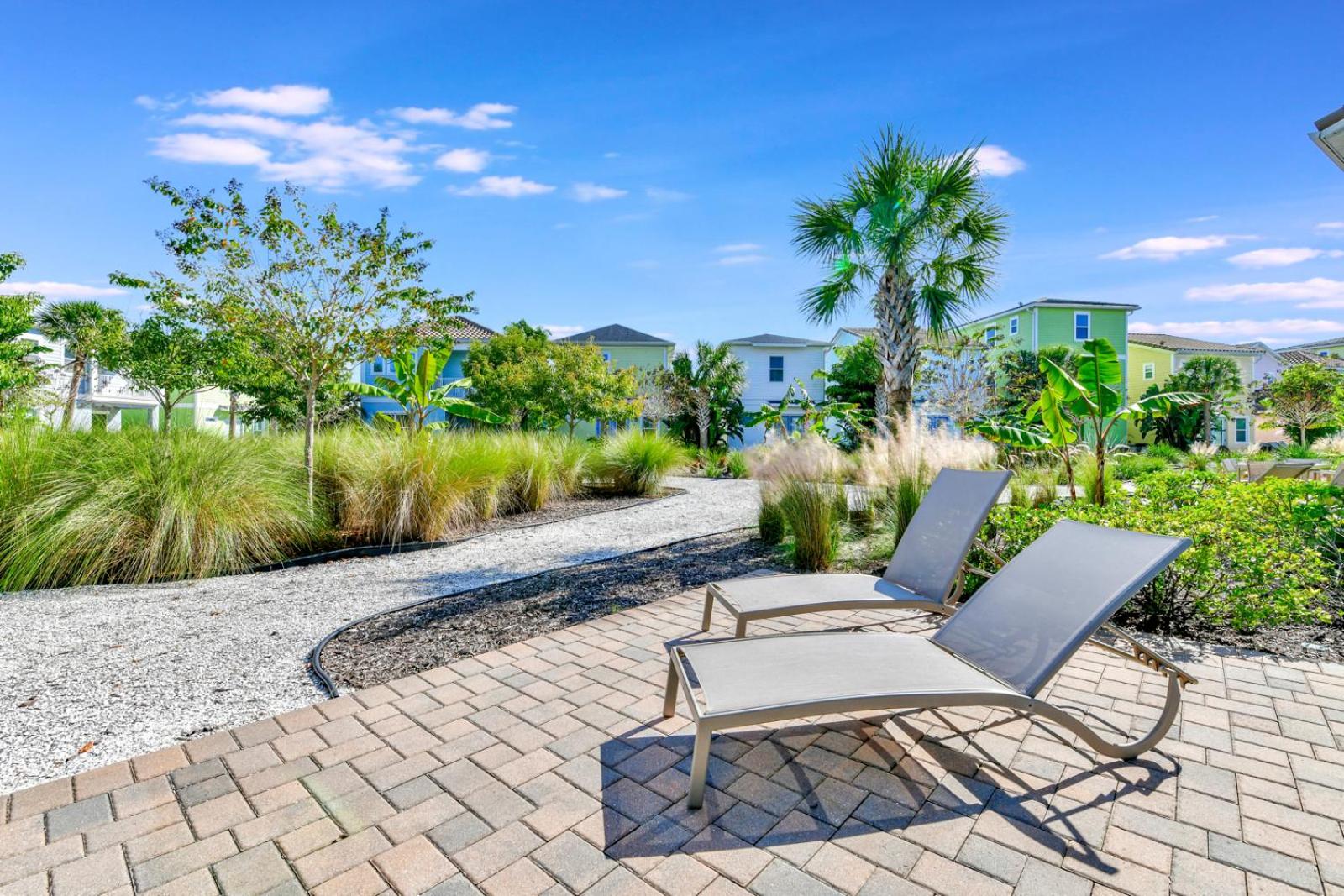 Sky Blue And Palm Trees Cottage Near Disney With Margaritaville Resort Access - 8071KD