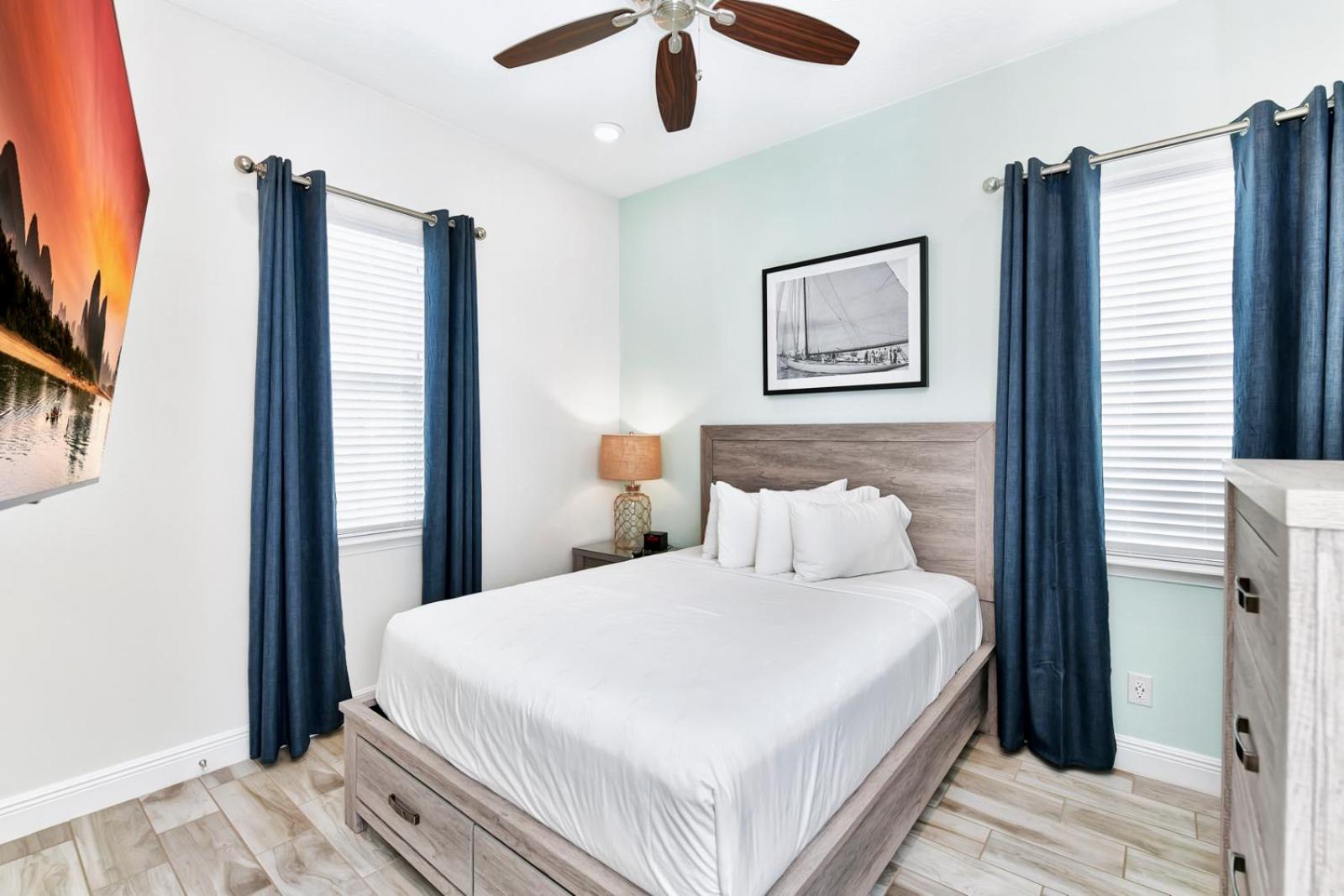 Sky Blue And Palm Trees Cottage Near Disney With Margaritaville Resort Access - 8071KD