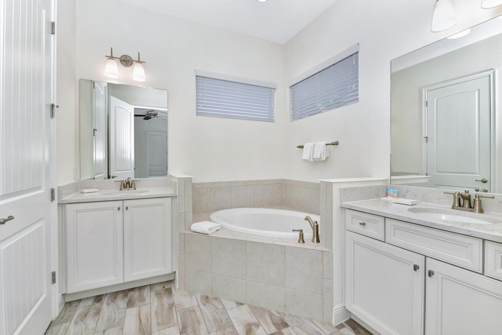 Sky Blue And Palm Trees Cottage Near Disney With Margaritaville Resort Access - 8071KD