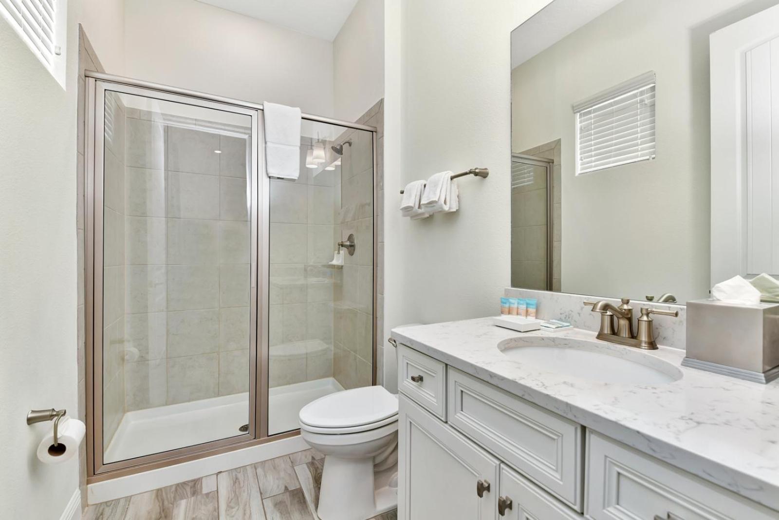 Sky Blue And Palm Trees Cottage Near Disney With Margaritaville Resort Access - 8071KD