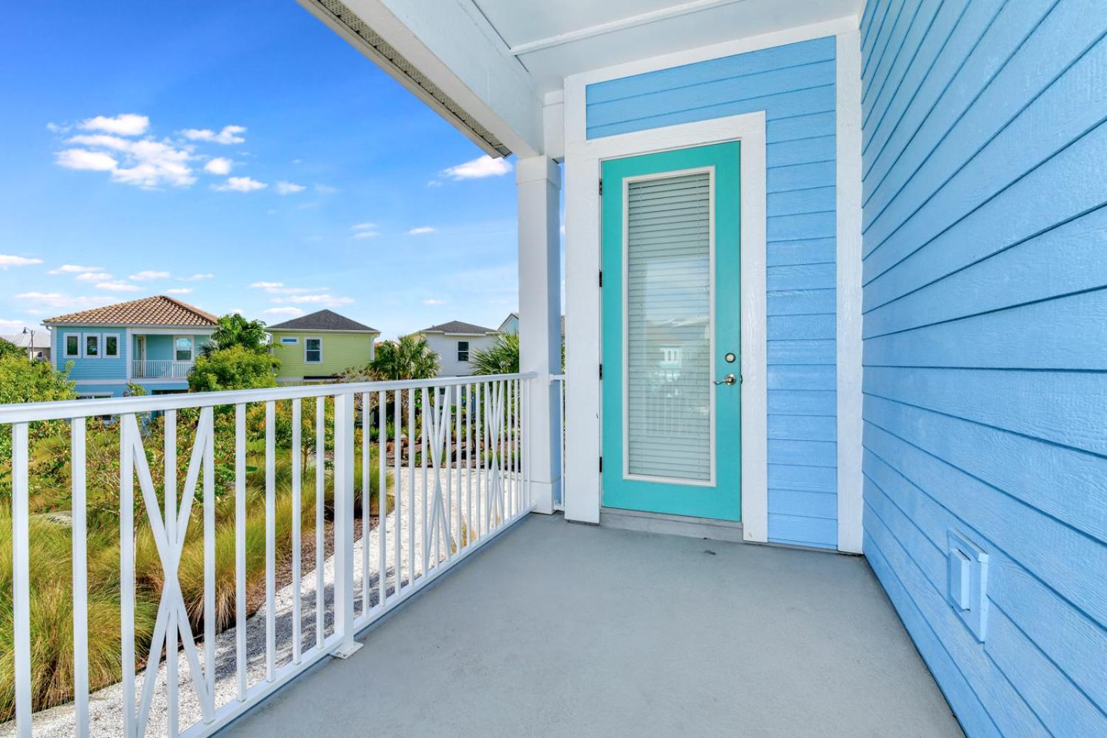 Sky Blue And Palm Trees Cottage Near Disney With Margaritaville Resort Access - 8071KD