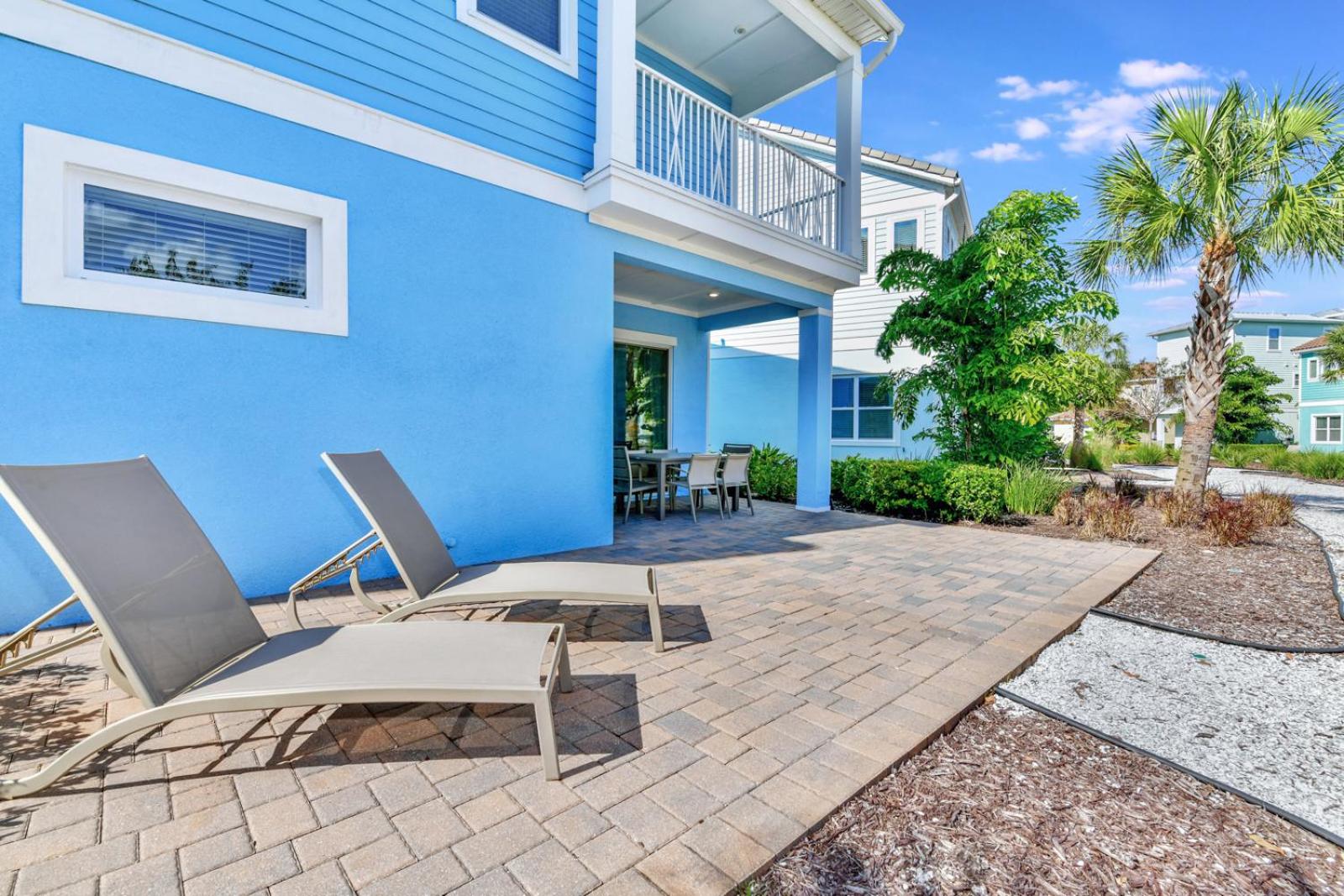 Sky Blue And Palm Trees Cottage Near Disney With Margaritaville Resort Access - 8071KD