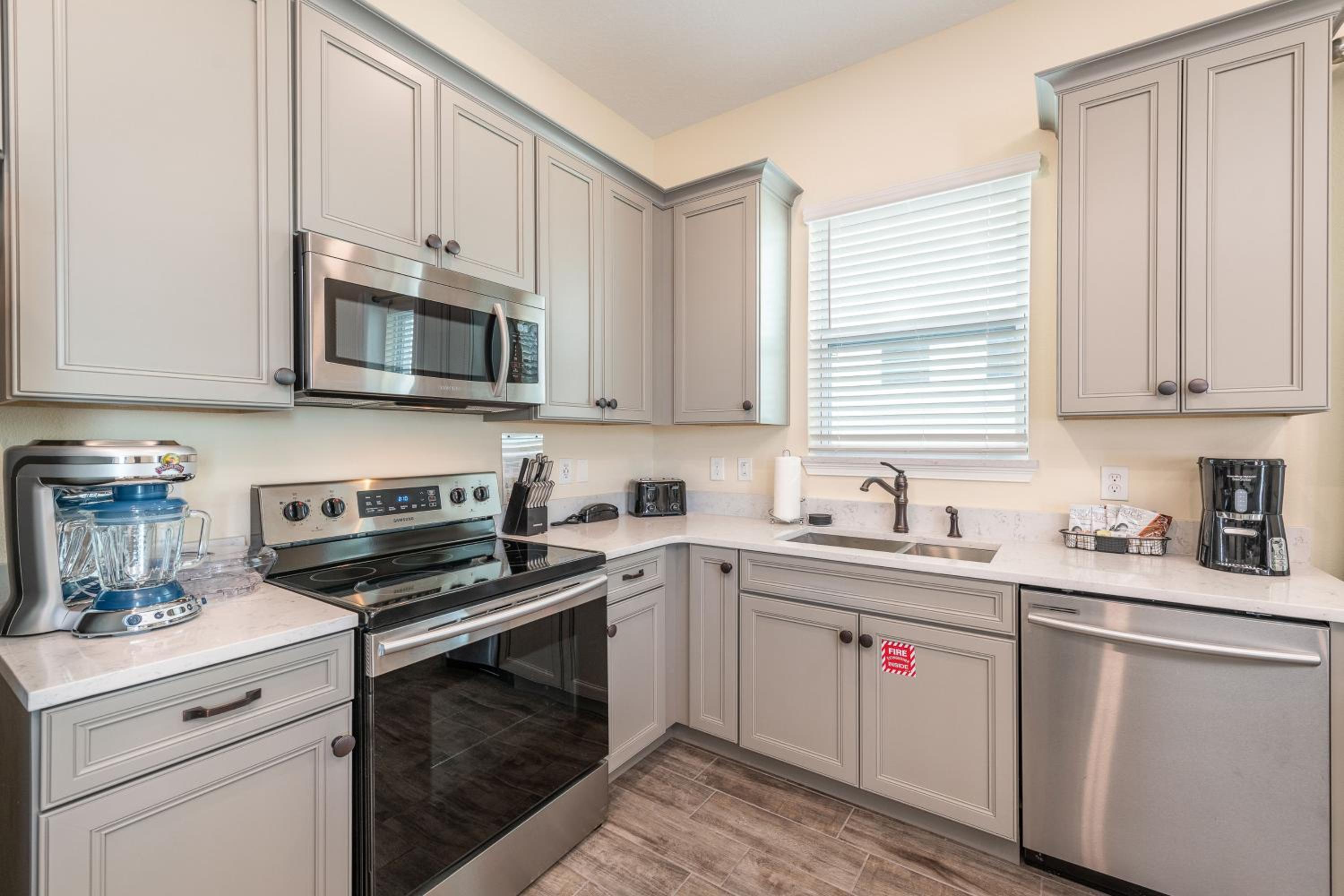 Tropical Paradise Cottage Near Disney With Margaritaville Resort & Island H2O Access - 8061Kd