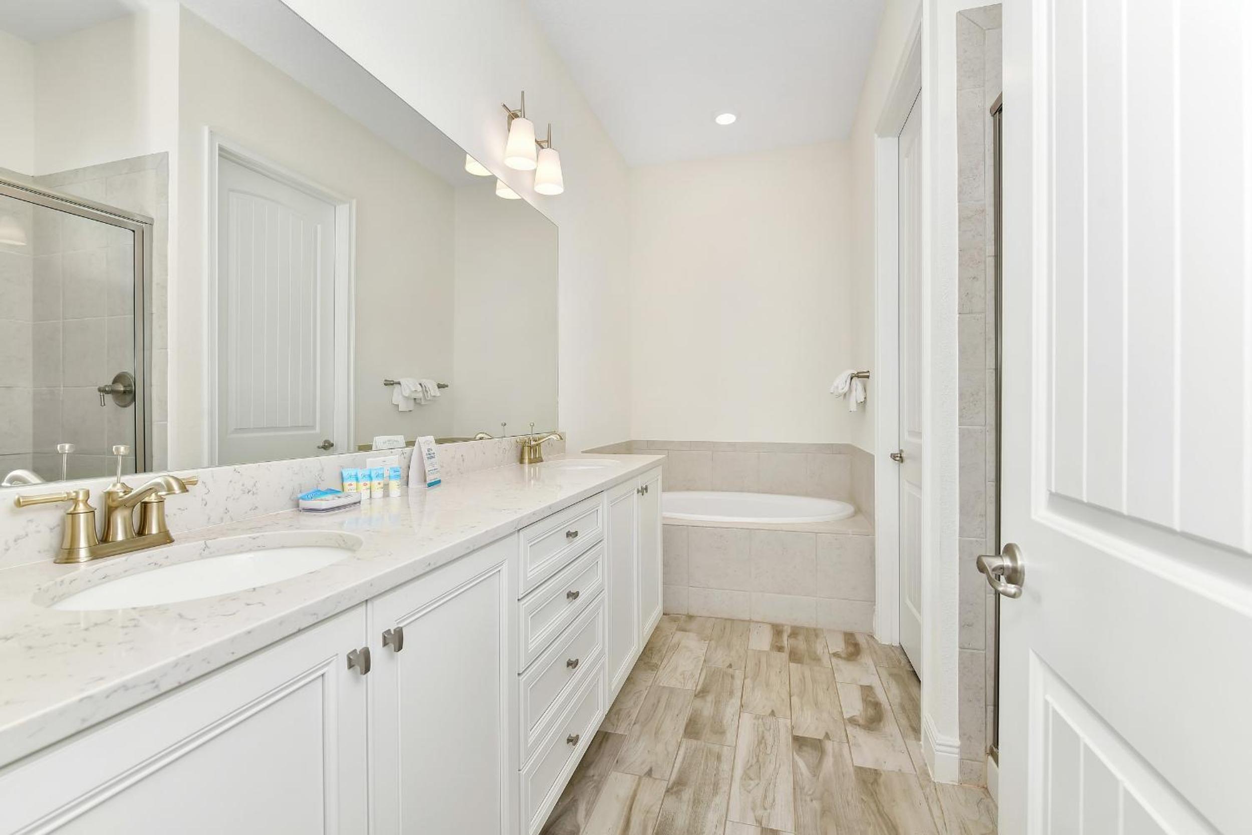 This Pink Cottage Near Disney With Margaritaville Resort & Island H20 Access - 8141Su