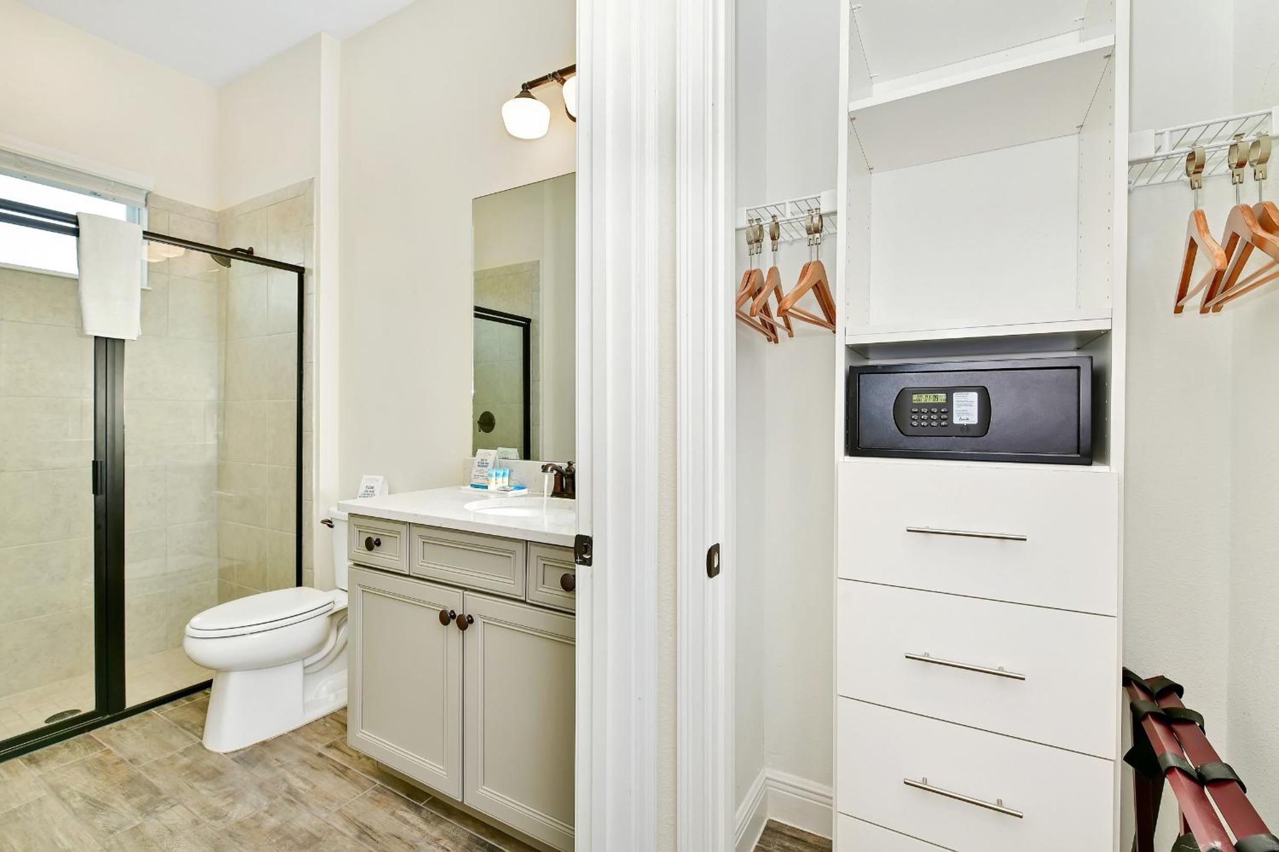 Inviting Cottage With Private Pool Near Disney With Margaritaville Resort & Island H2O Access - 8022Kd