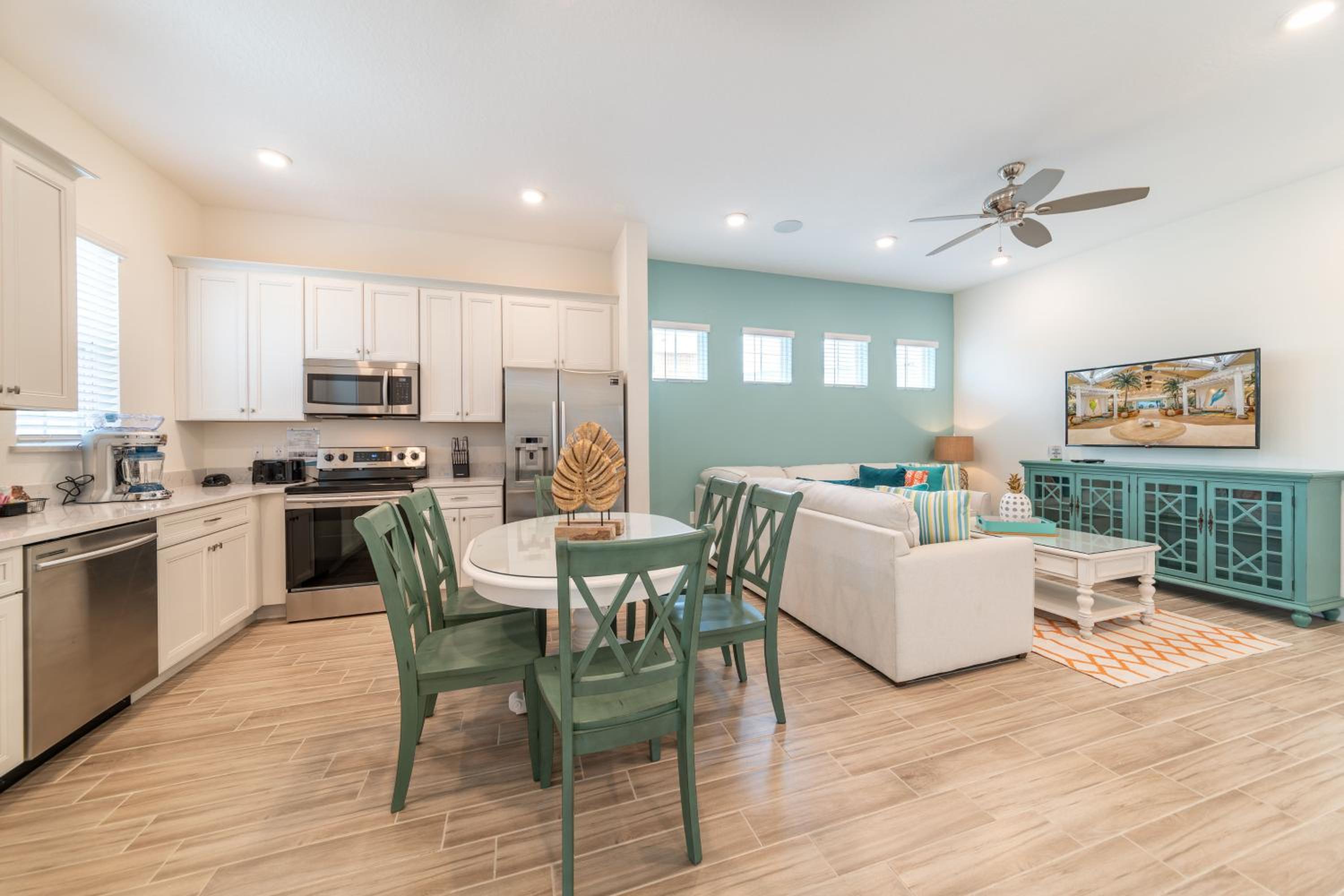 We Be Jammin Cottage With Private Hot Tub Near Disney With Margaritaville Resort & Island H2O Access - 8020Dr