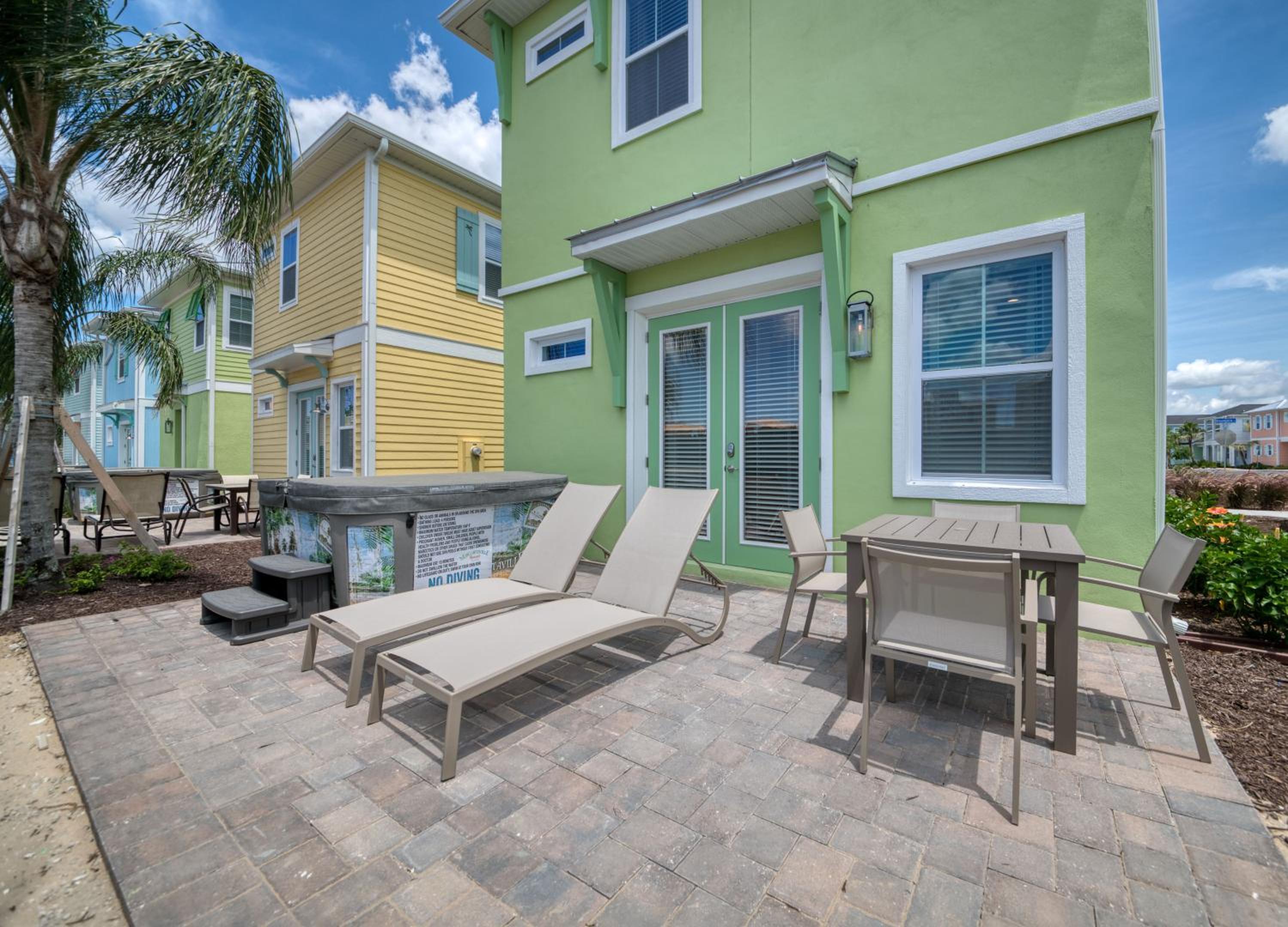 We Be Jammin Cottage With Private Hot Tub Near Disney With Margaritaville Resort & Island H2O Access - 8020Dr