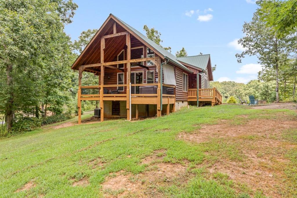 Hotel Romantic Cabin W Rain Shower & Spa Tub