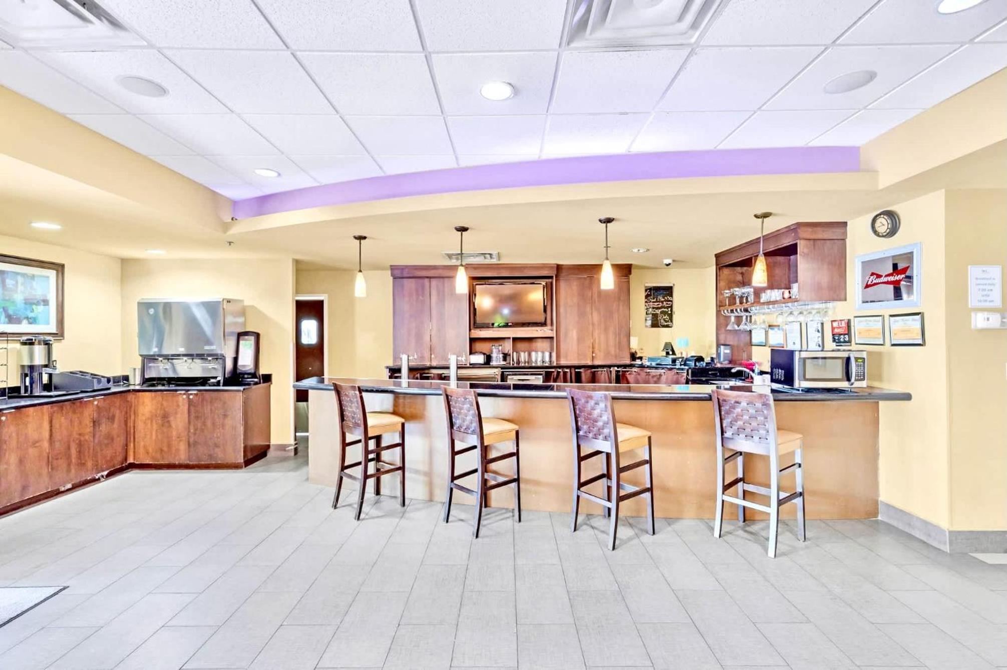 King bed Condo Near Universal Studio - Pool and Hot Tub