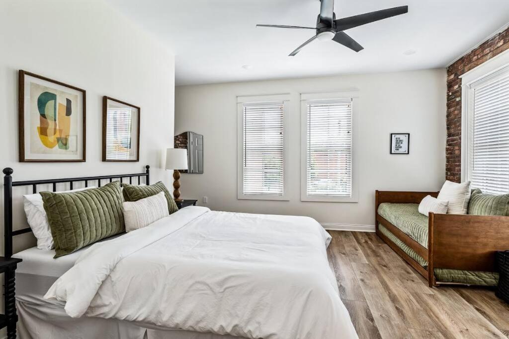 Downtown Kentucky Home Perfect for Groups view 2