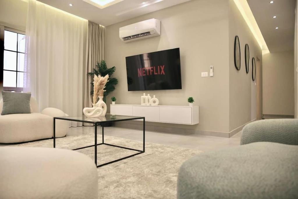 3 Bedroom Villa Apartment Cairo Couples or Family