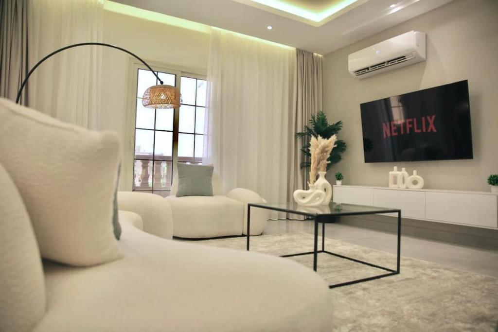 3 Bedroom Villa Apartment Cairo Couples or Family