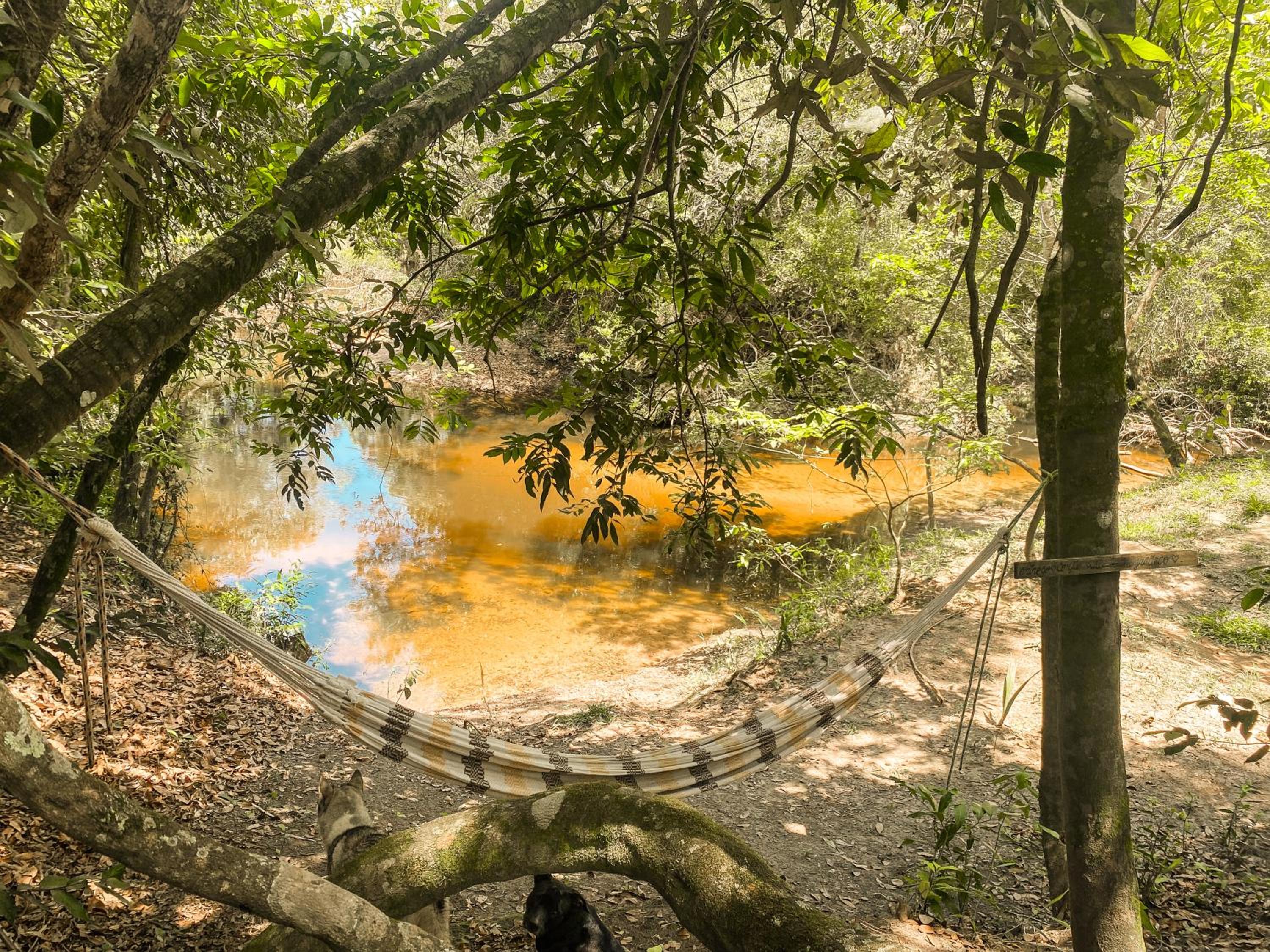 Hospedagem com banheira e rio em Alto Paraíso de Goiás