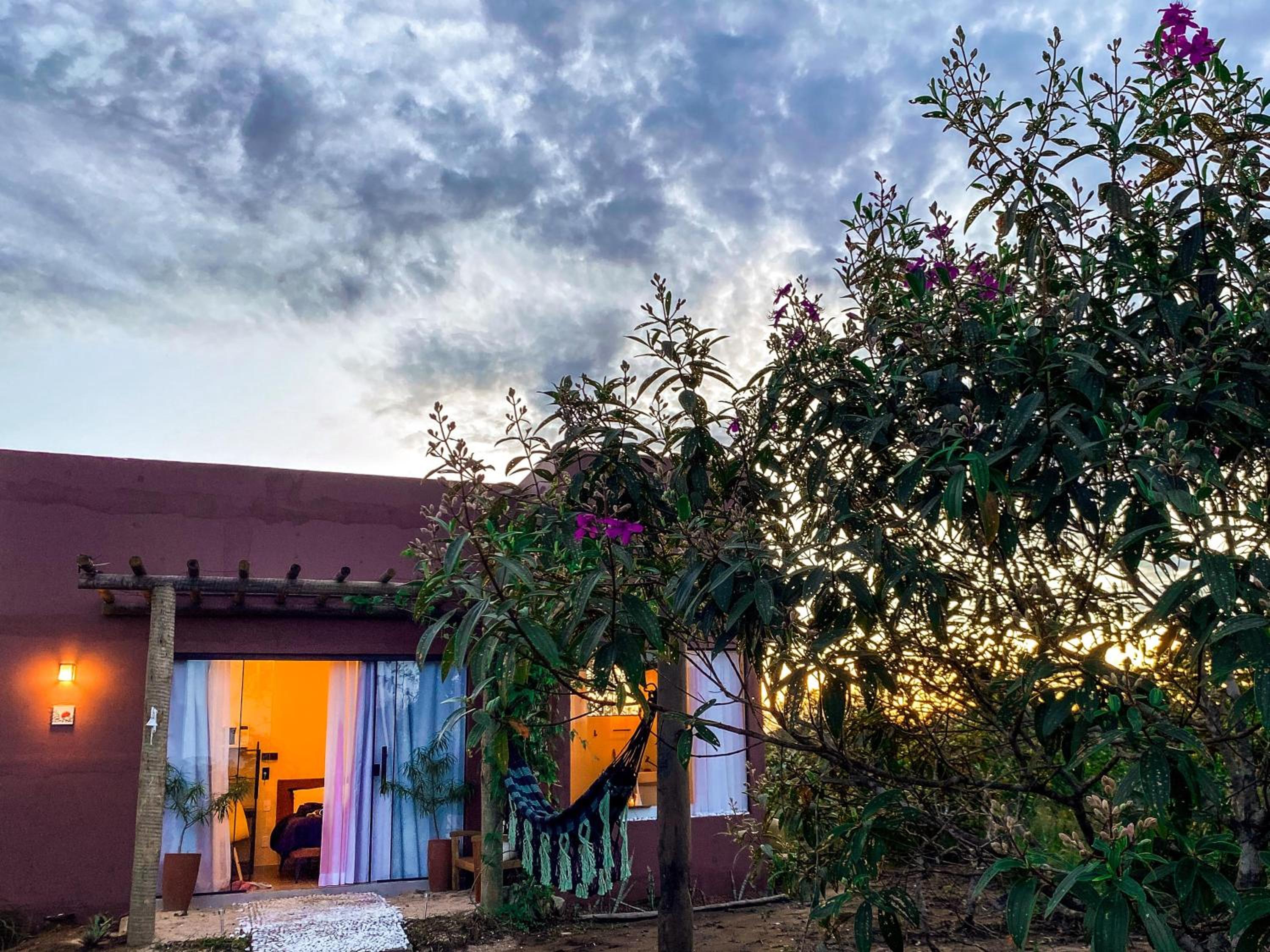 Hospedagem com banheira e rio em Alto Paraíso de Goiás