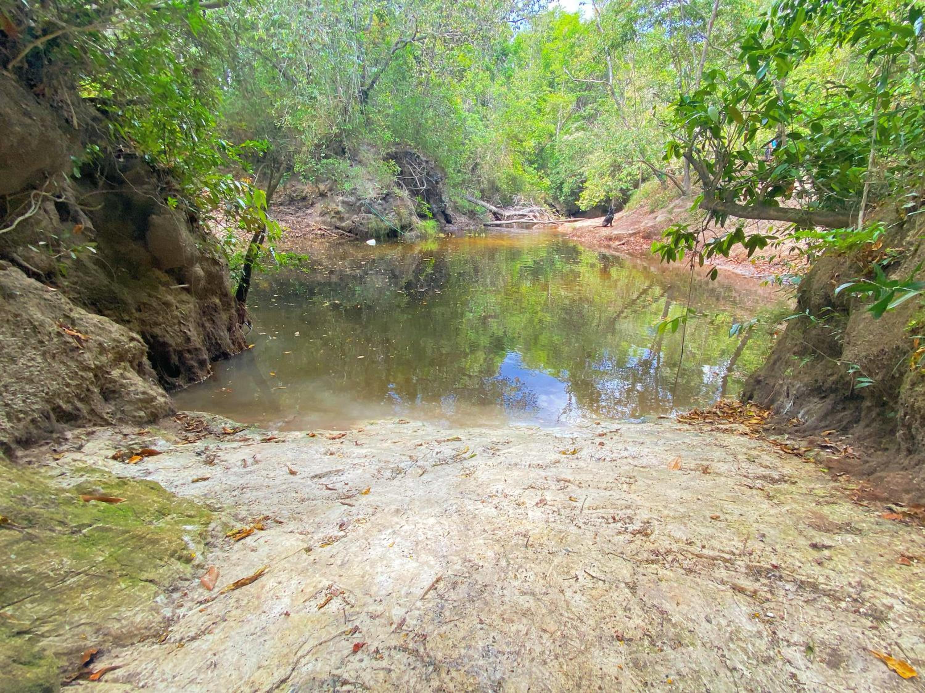 Hospedagem com banheira e rio em Alto Paraíso de Goiás