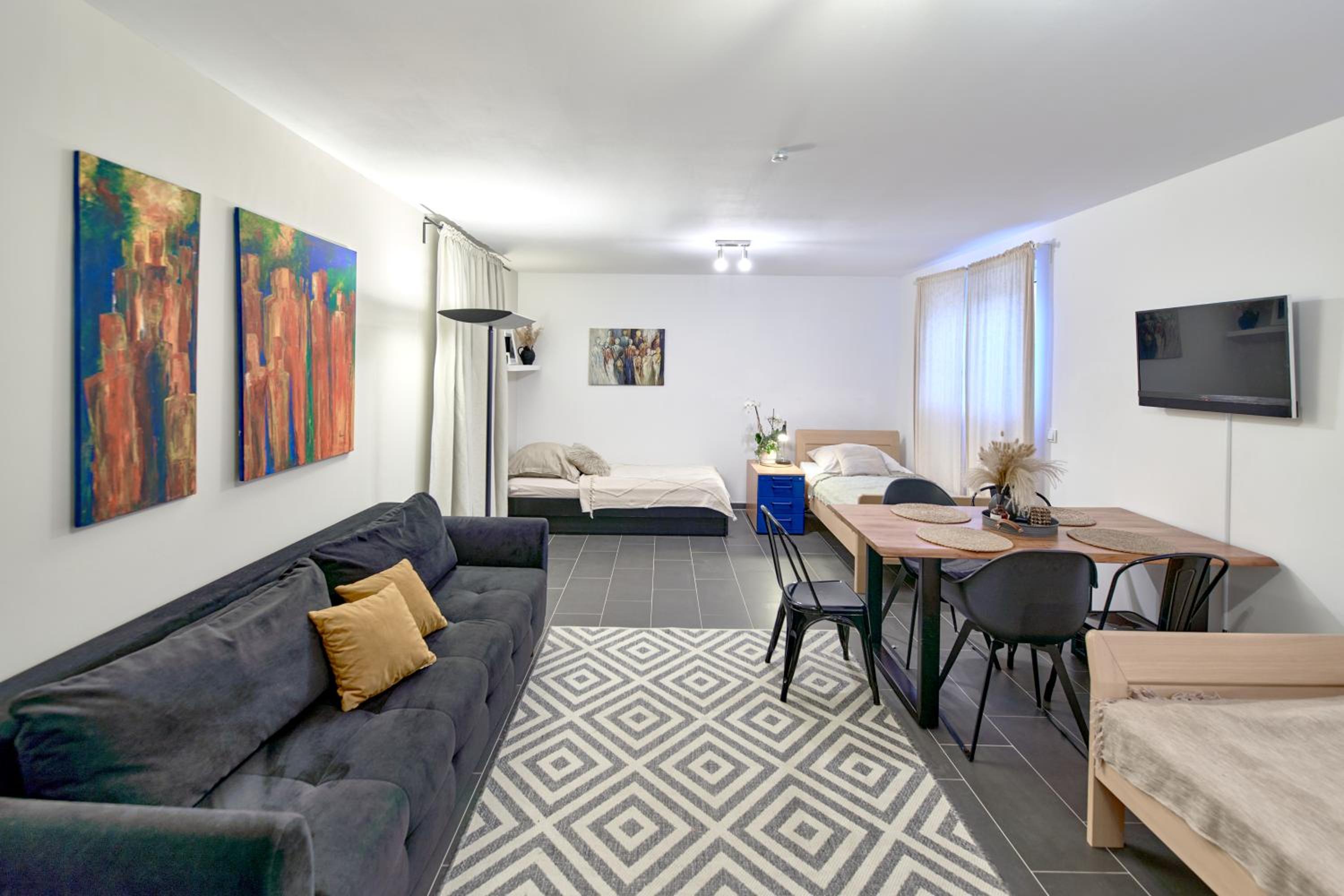 Neues Souterrain-Apartment in Kurstadt
