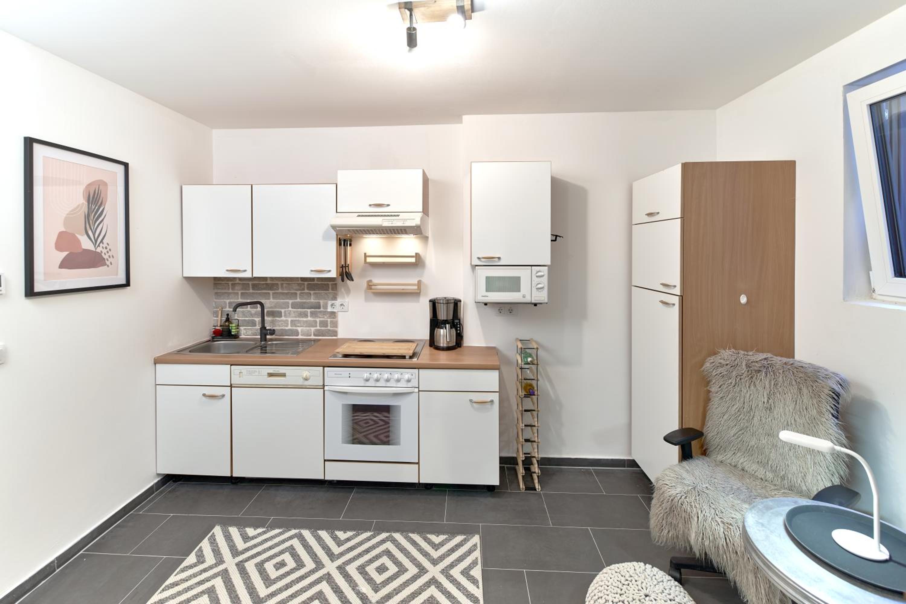 Neues Souterrain-Apartment in Kurstadt