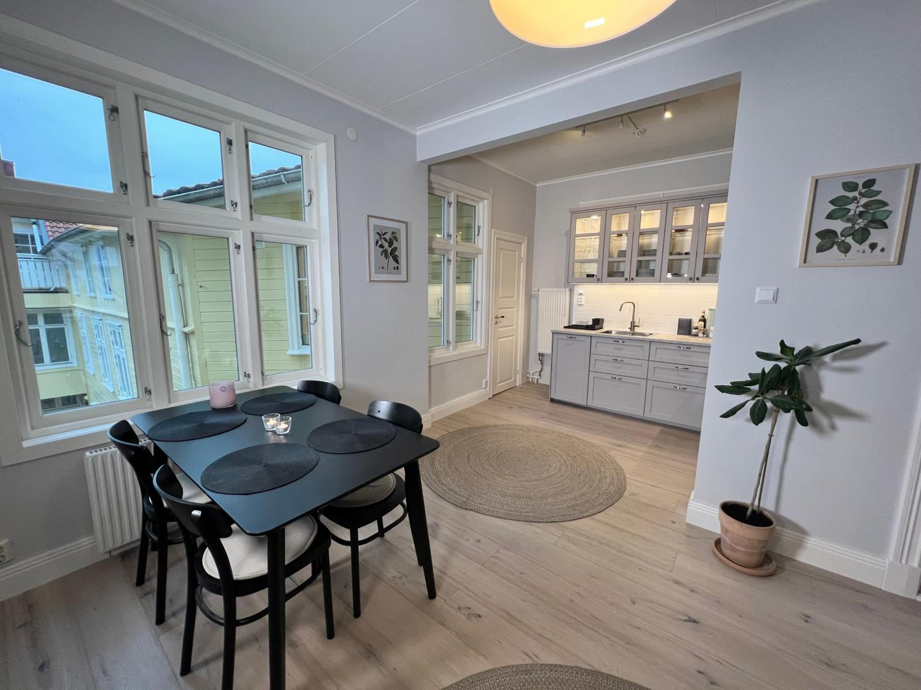 Sekelskiftescharm i Hjärtat av Strömstad, 4 bäddar - Historic Charm, for 4 Guests view 2