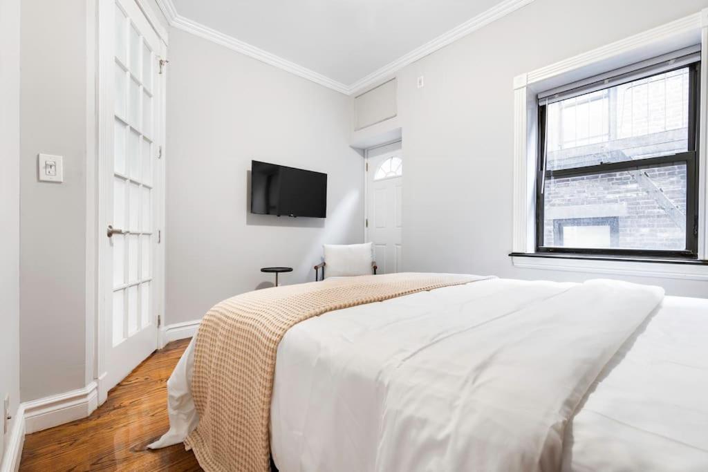 Gorgeous & Bright 3BDR & 1BTH in Midtown Manhattan