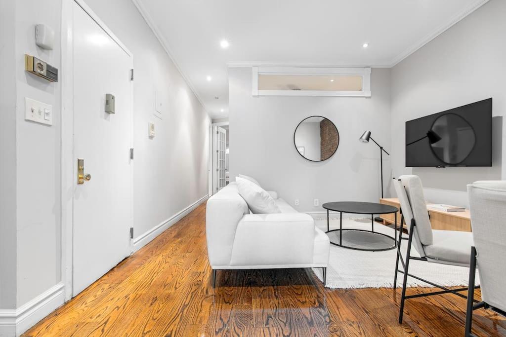 Gorgeous & Bright 3BDR & 1BTH in Midtown Manhattan