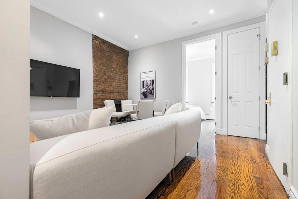 Gorgeous & Bright 3BDR & 1BTH in Midtown Manhattan