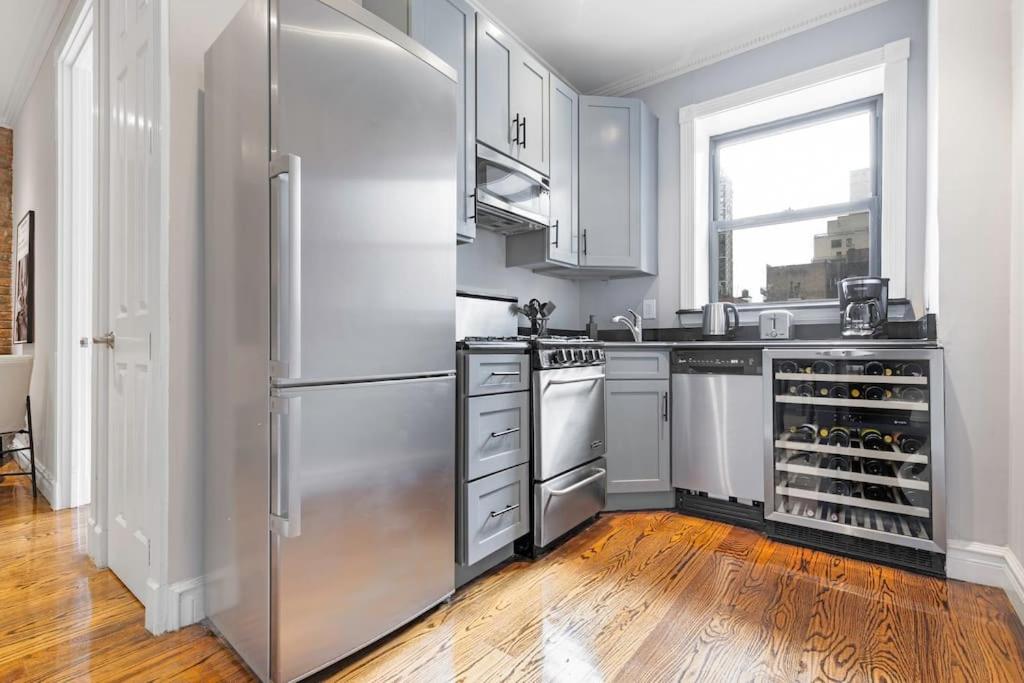 Gorgeous & Bright 3BDR & 1BTH in Midtown Manhattan