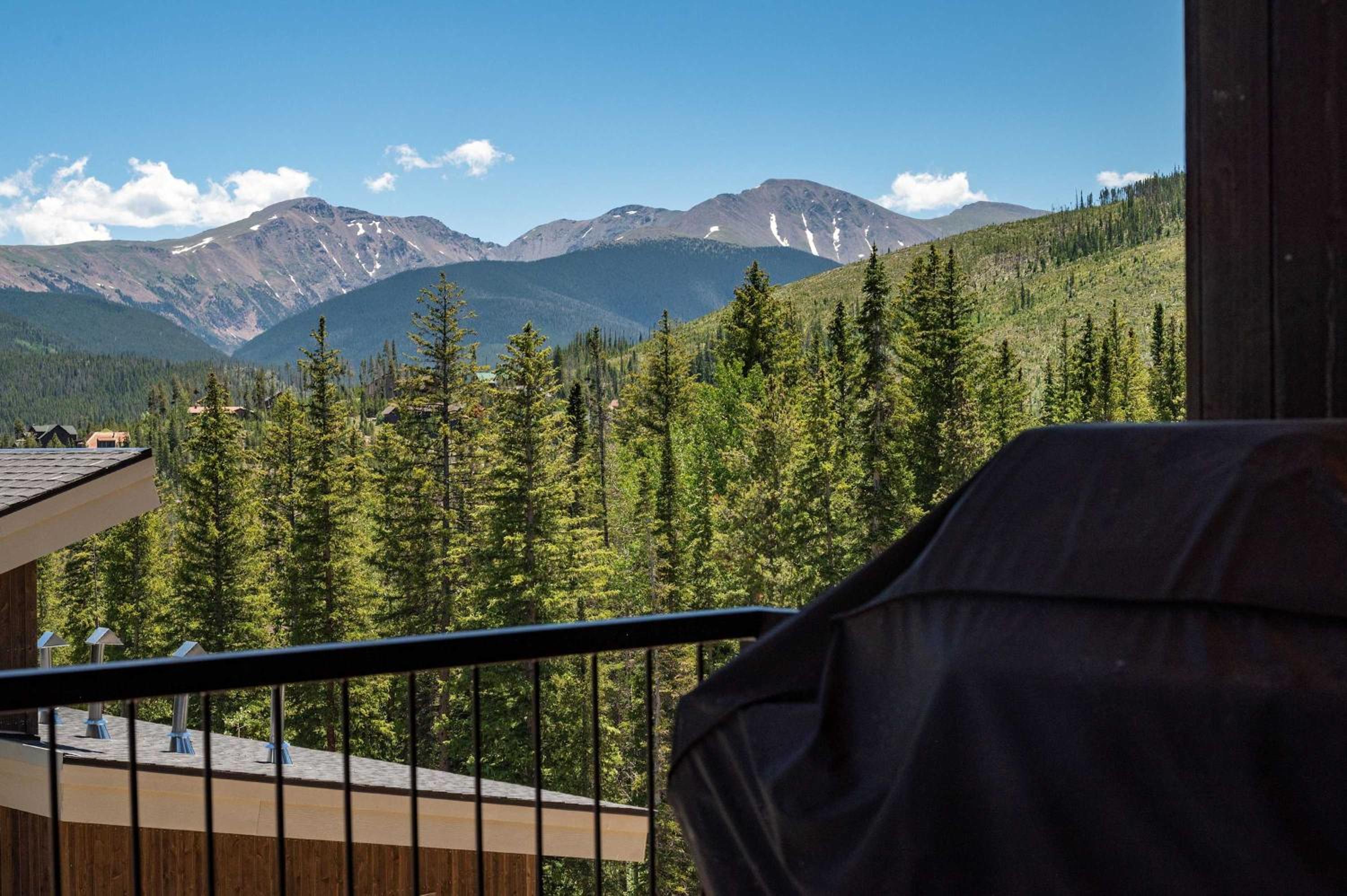 4BR Mountain Escape Family Friendly Sleeps 8 view 4