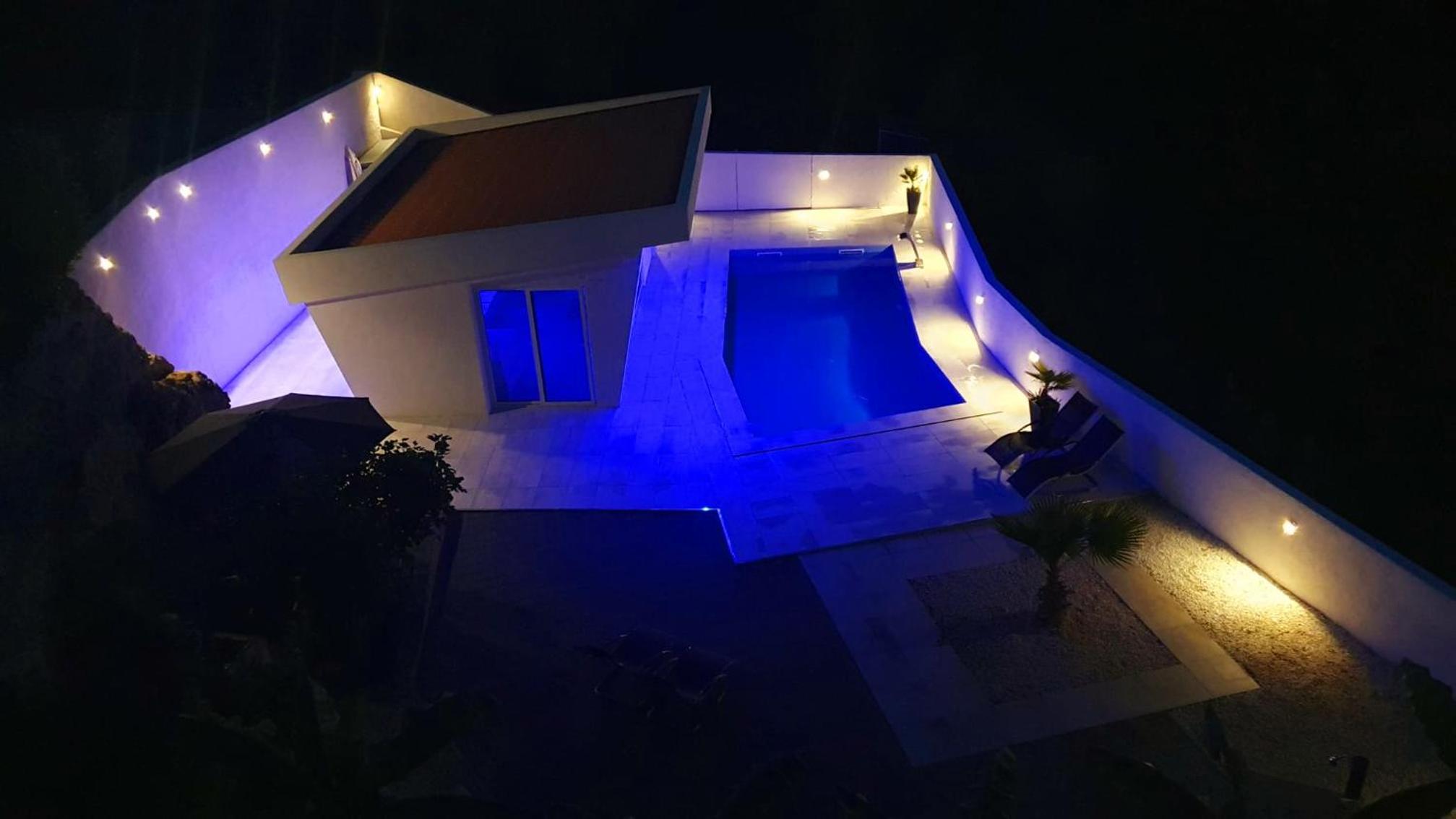 Luxury Villa with Jacuzzi and Swimming pool view 4