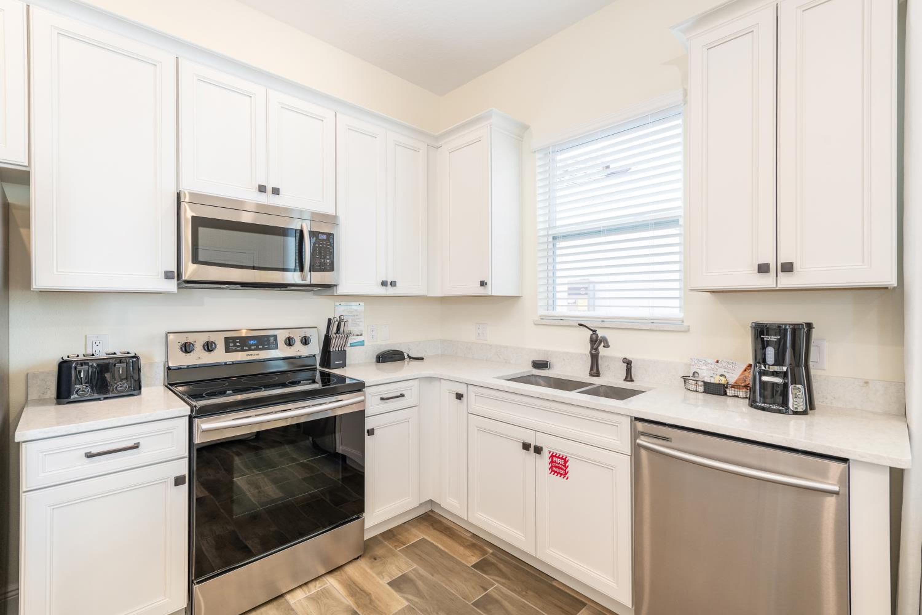 Coral Cottage Near Disney With Margaritaville Resort & Island H2O Access - 8063Kd