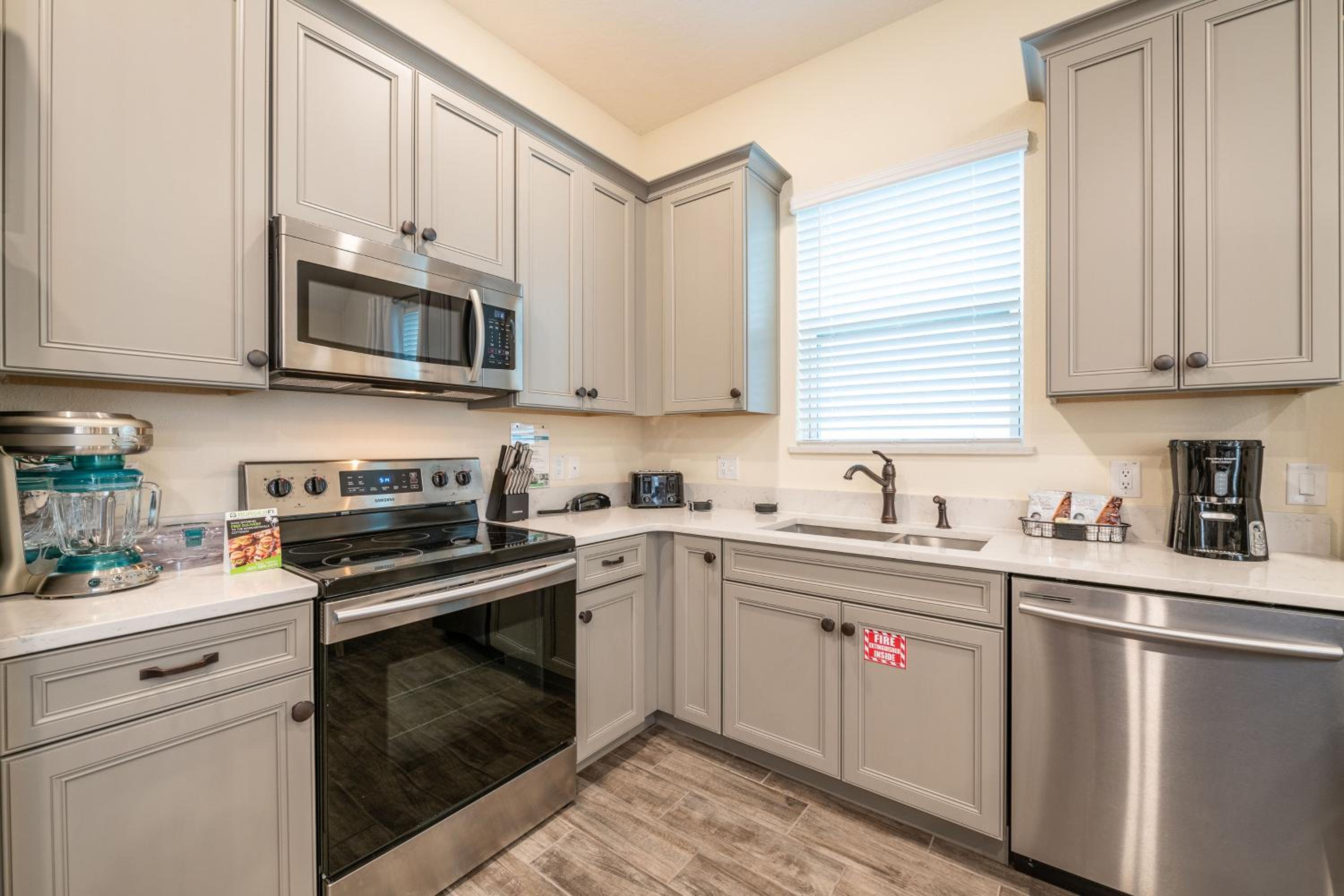 Comfy Cottage Near Disney With Margaritaville Resort & Island H2O Access - 8087Kd