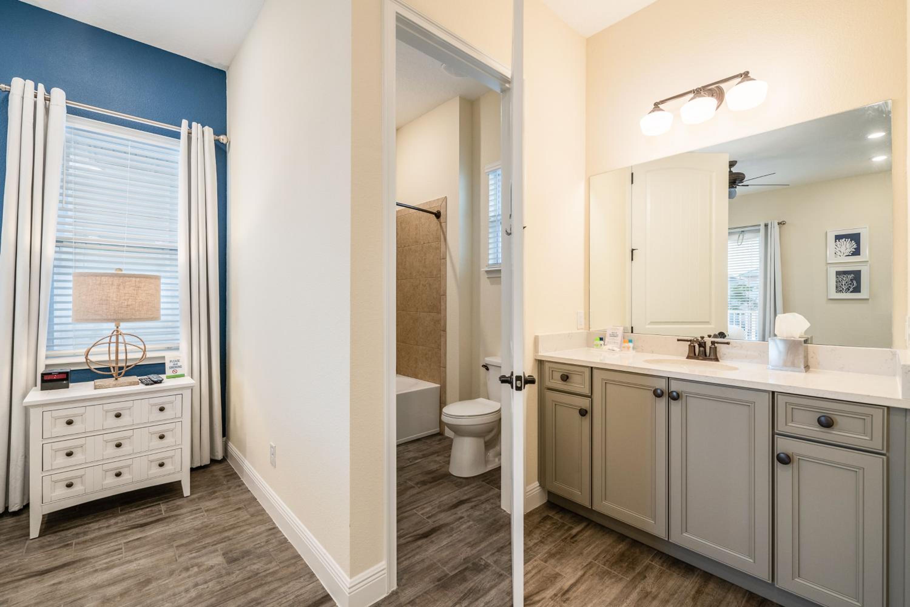 Comfy Cottage Near Disney With Margaritaville Resort & Island H2O Access - 8087Kd
