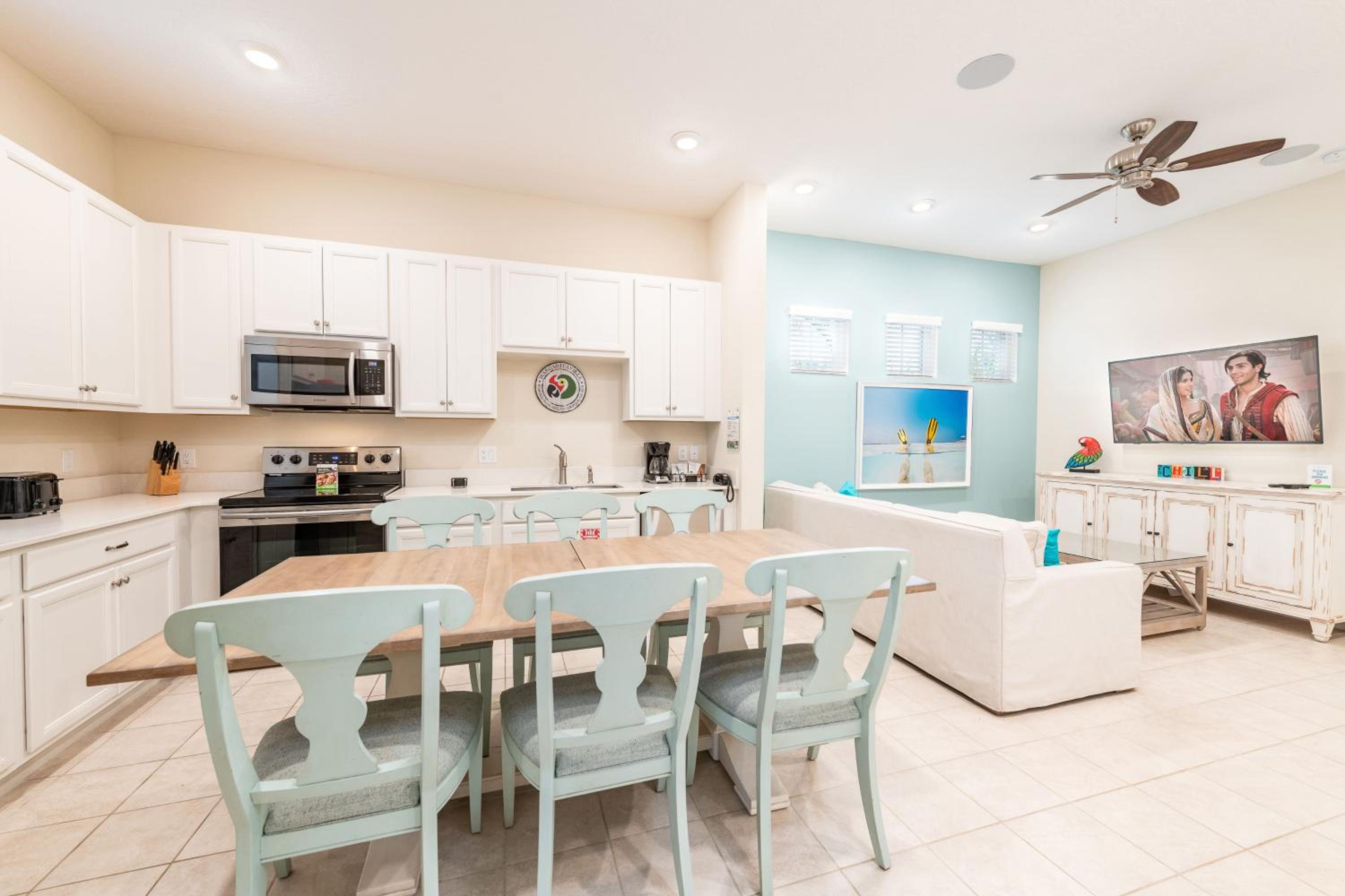 Comfy Cottage With Hot Tub Near Disney With Margaritaville Resort & Island H2O Access - 8029Sb