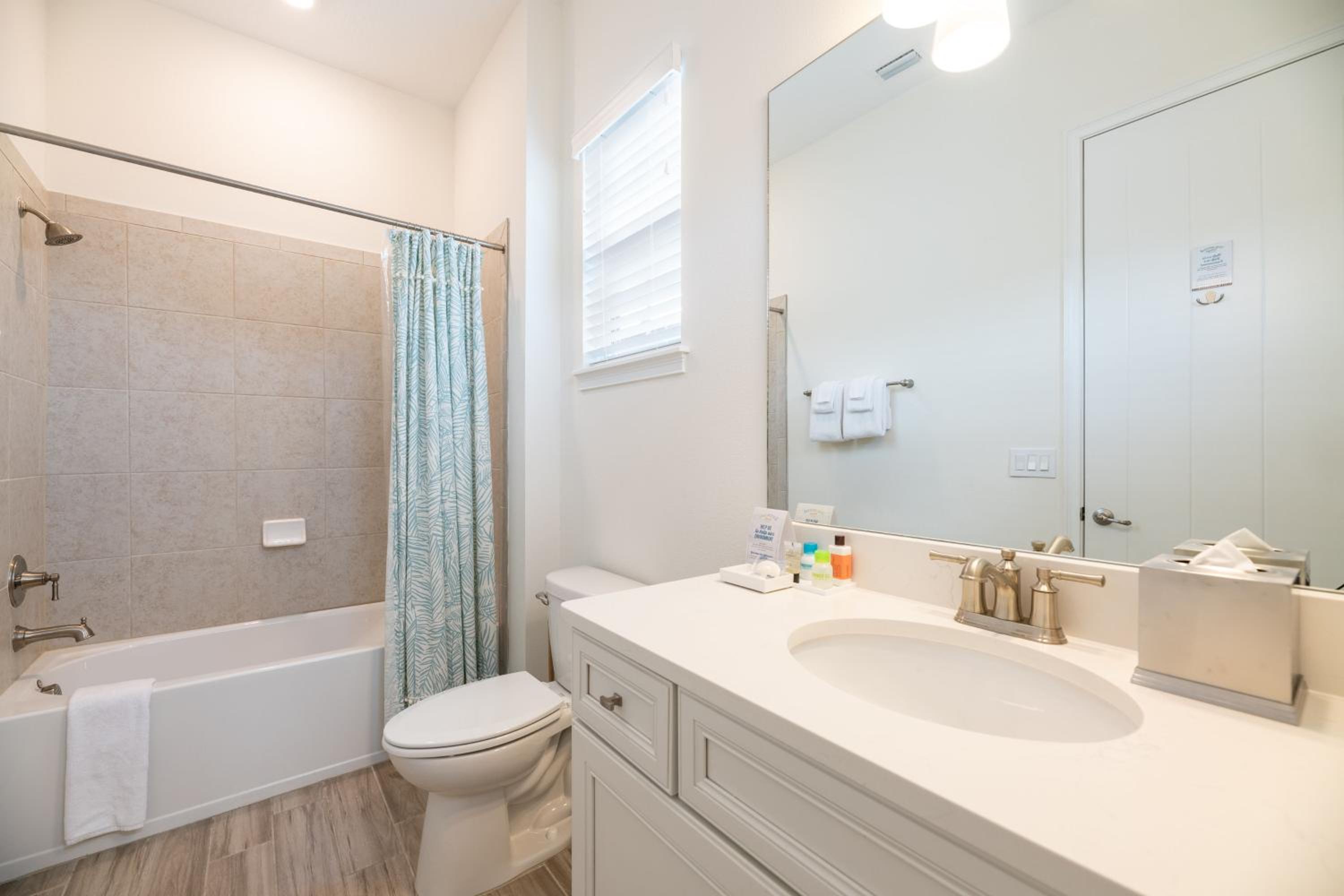 Vibrant Cottage With Hot Tub Near Disney With Margaritaville Resort & Island H2O Access - 8032Dr