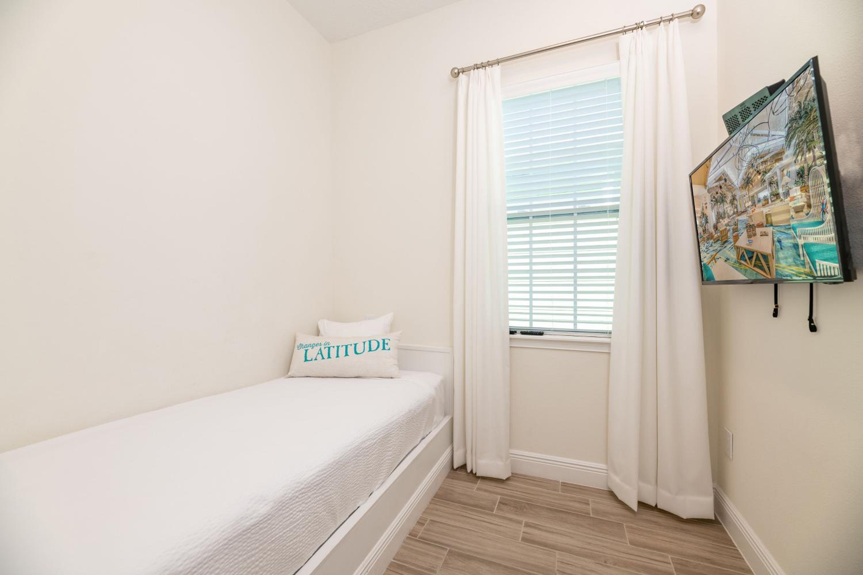 Vibrant Cottage With Hot Tub Near Disney With Margaritaville Resort & Island H2O Access - 8032Dr