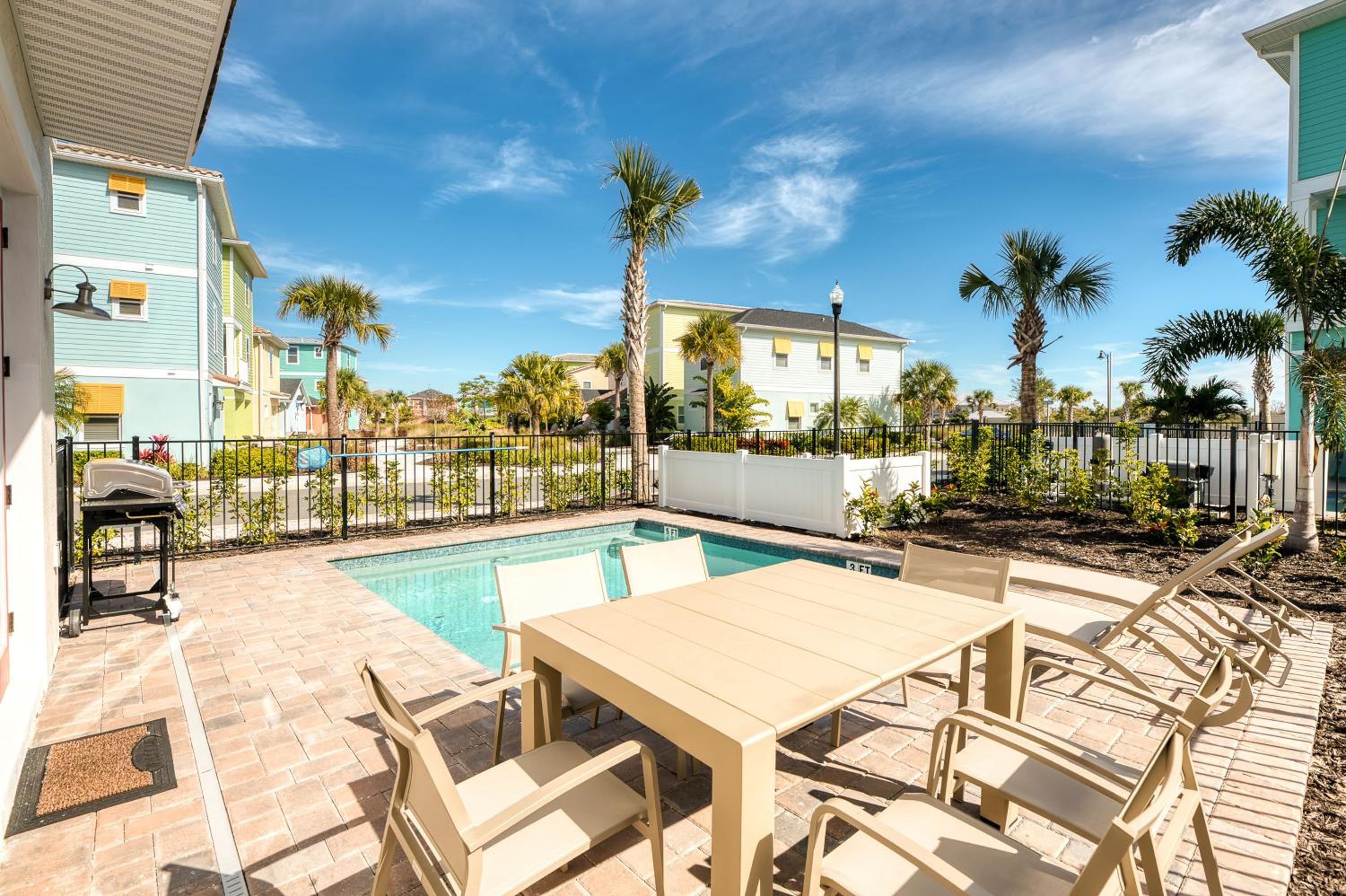 Charming Cottage With Private Pool Near Disney With Margaritaville Resort & Island H2O Access - 8049Kd