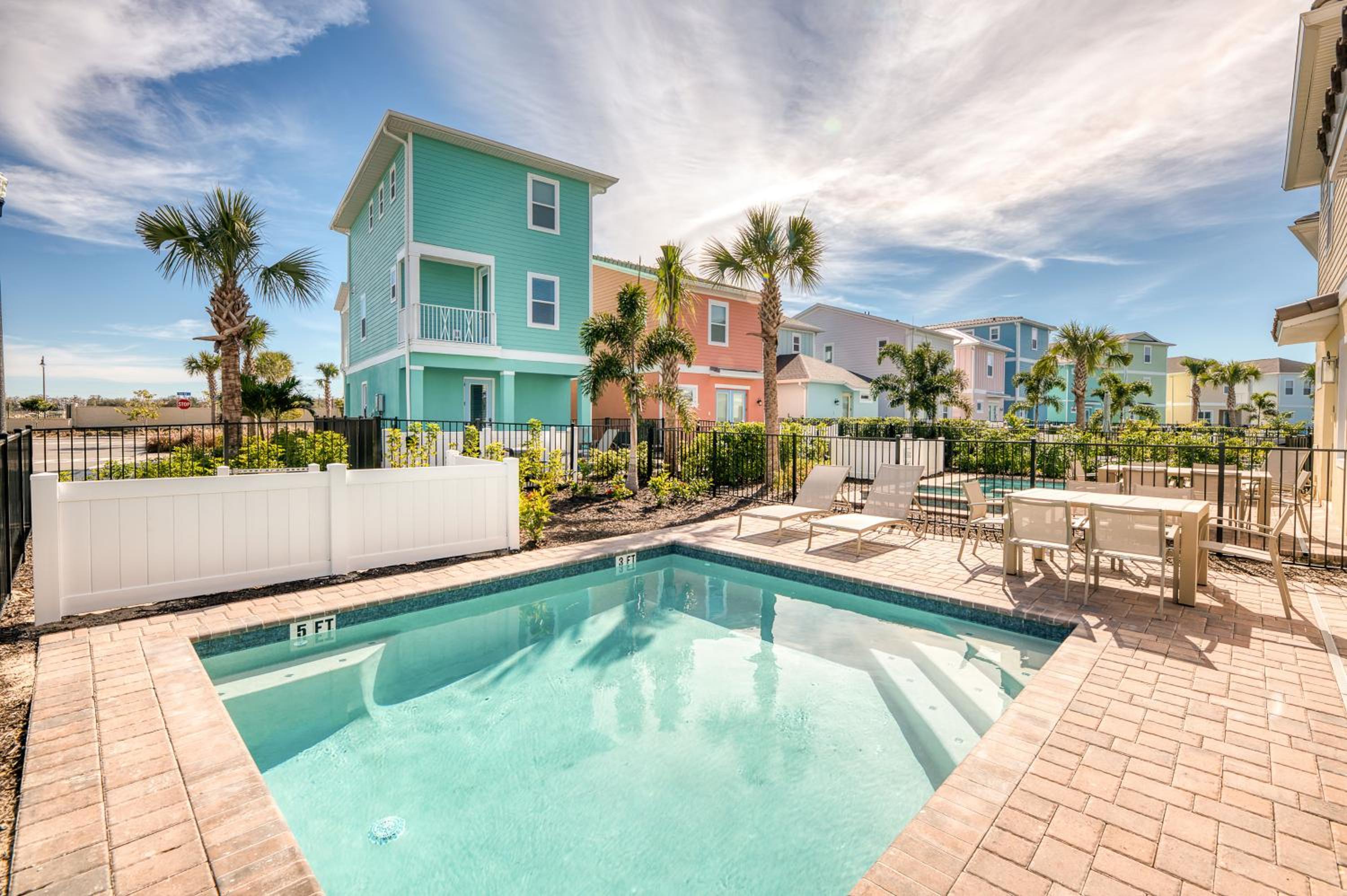 Charming Cottage With Private Pool Near Disney With Margaritaville Resort & Island H2O Access - 8049Kd