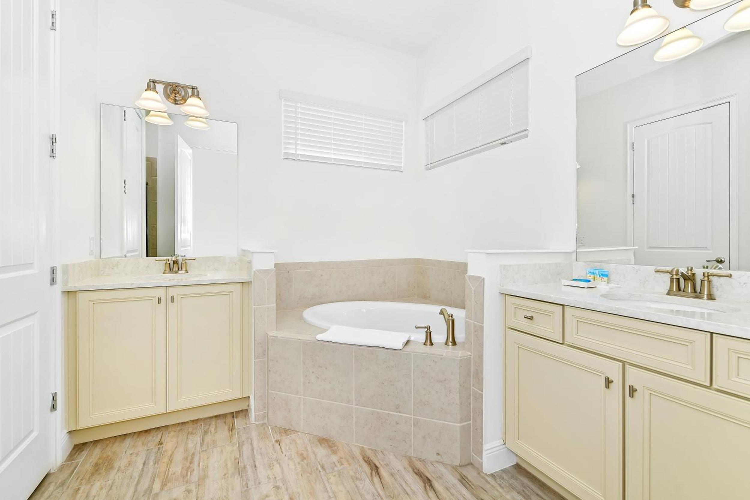 Blue Haven Cottage Near Disney With Margaritaville Resort & Island H20 Waterpark Access - 7996Ls