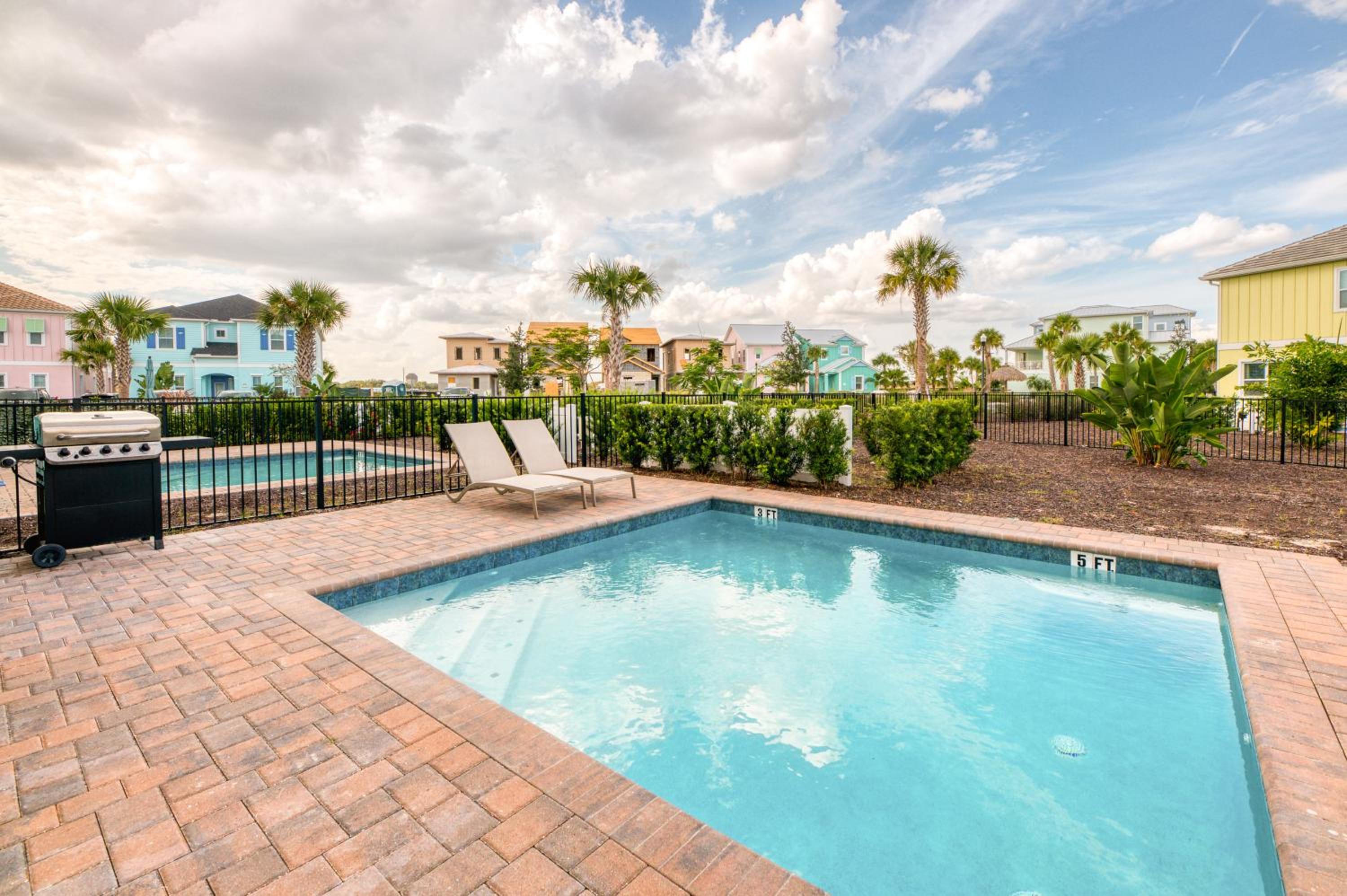 Seashell Cream Cottage With Private Pool Near Disney With Margaritaville Resort & Island H2O Access - 8037St