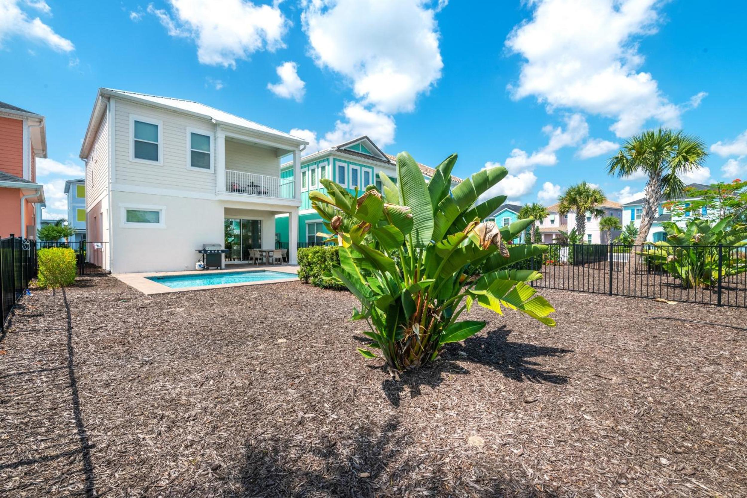 Seashell Cream Cottage With Private Pool Near Disney With Margaritaville Resort & Island H2O Access - 8037St