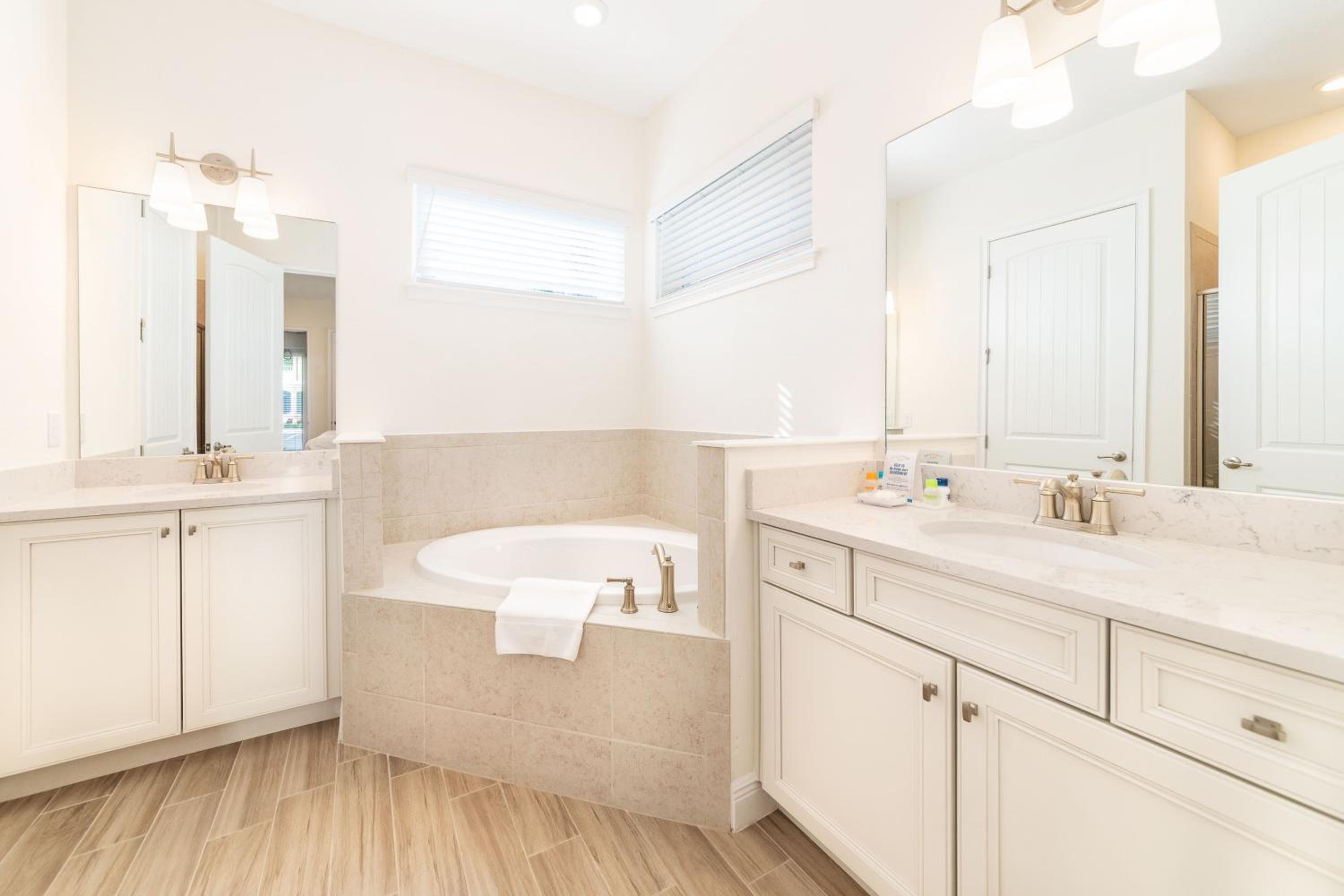 Seashell Shore! Near Disney With Margaritaville Resort & Island H2O Access - 8048Ls