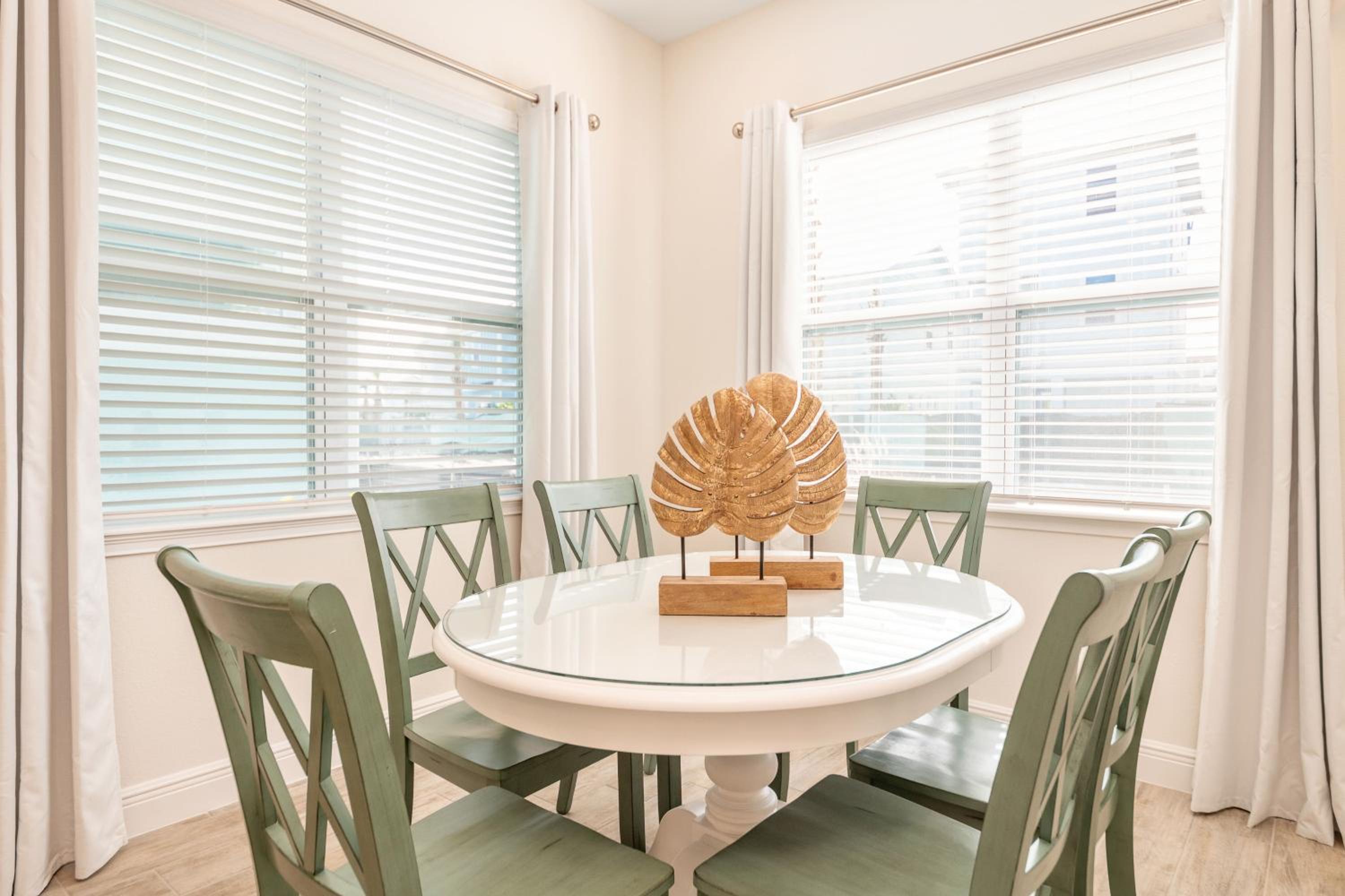 Coral Reef Cottage! Near Disney With Margaritaville Resort & Island H2O Access - 8052Ls