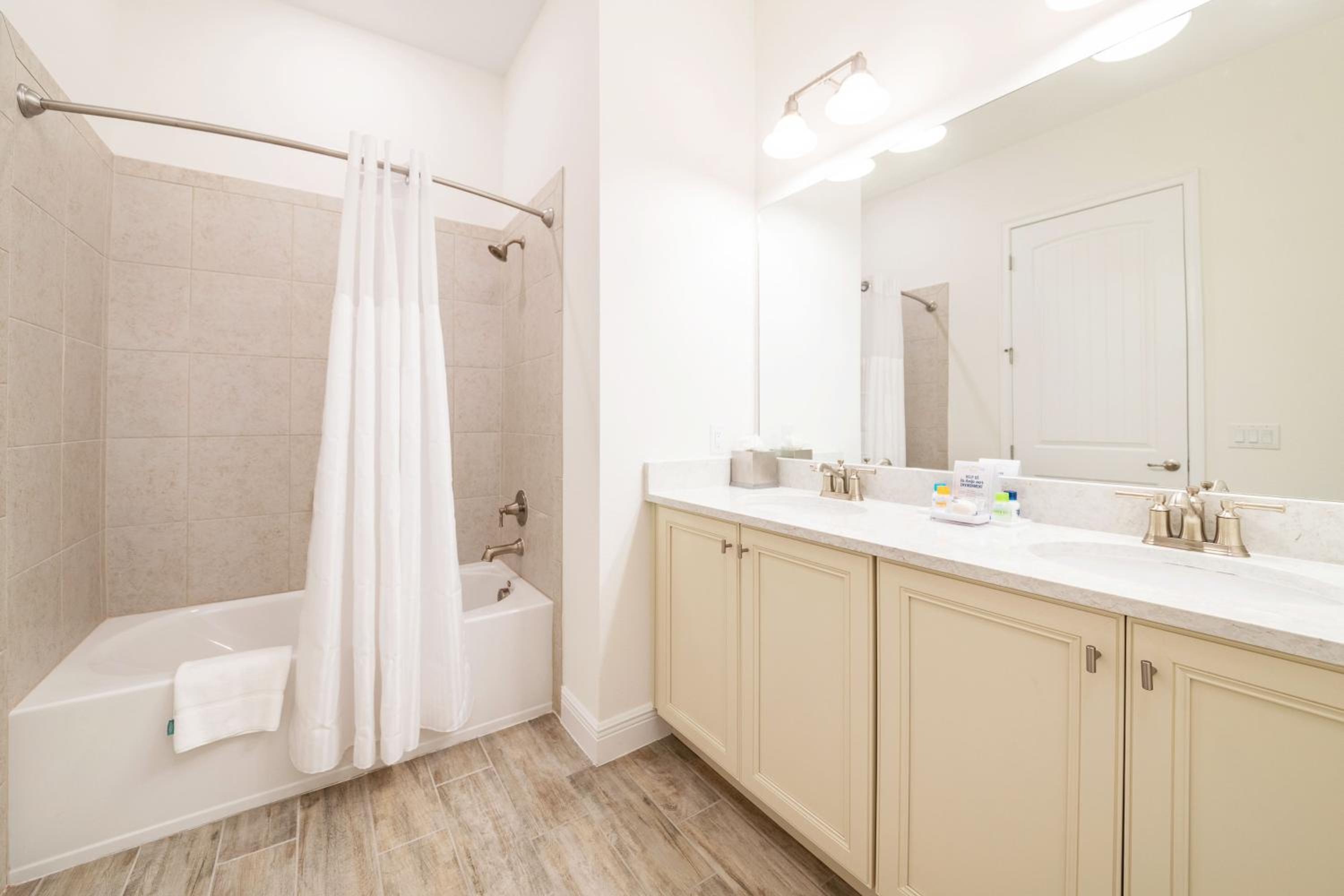 Coral Reef Cottage! Near Disney With Margaritaville Resort & Island H2O Access - 8052Ls