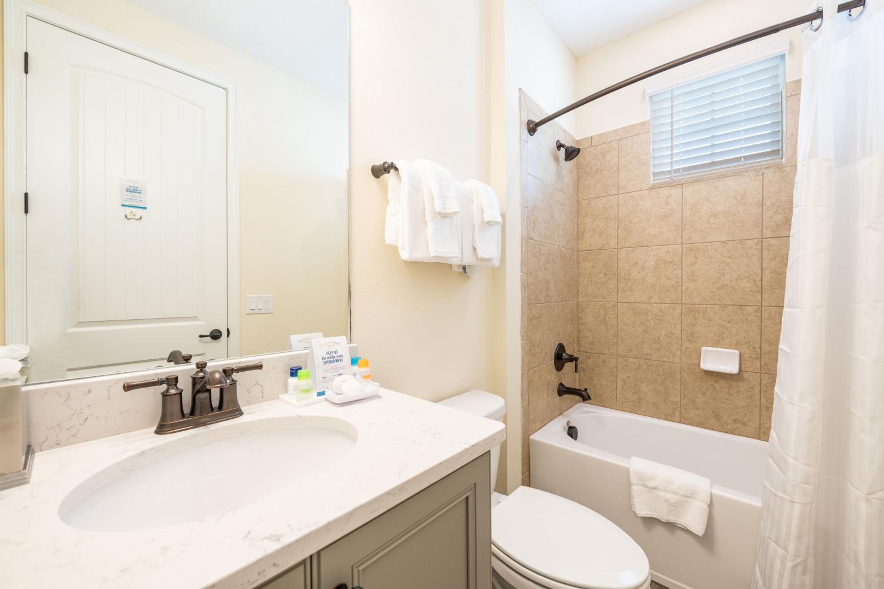 Bright & Airy Cottage Near Disney With Margaritaville Resort & Island H2O Access - 8008Ls