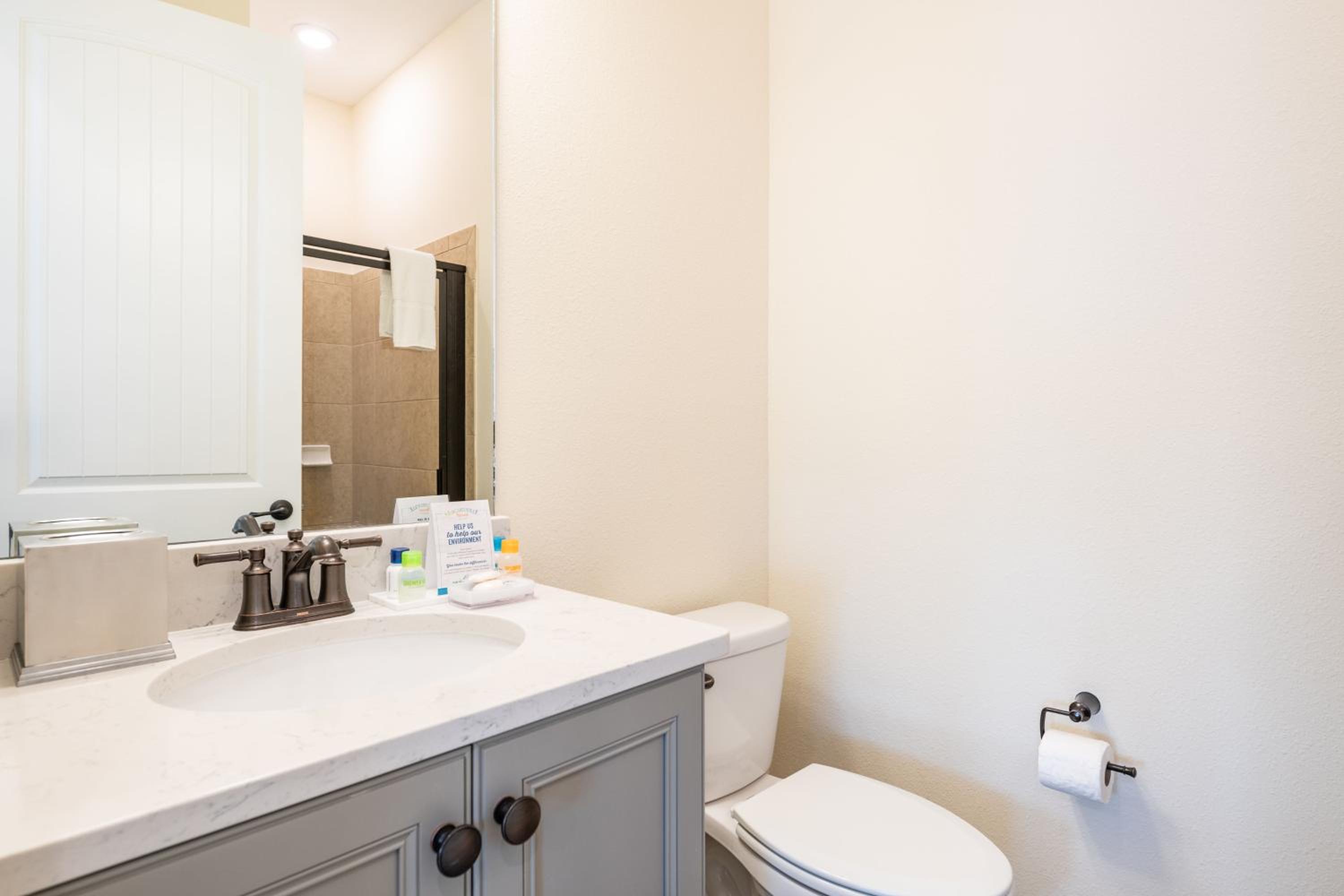 Bright & Airy Cottage Near Disney With Margaritaville Resort & Island H2O Access - 8008Ls