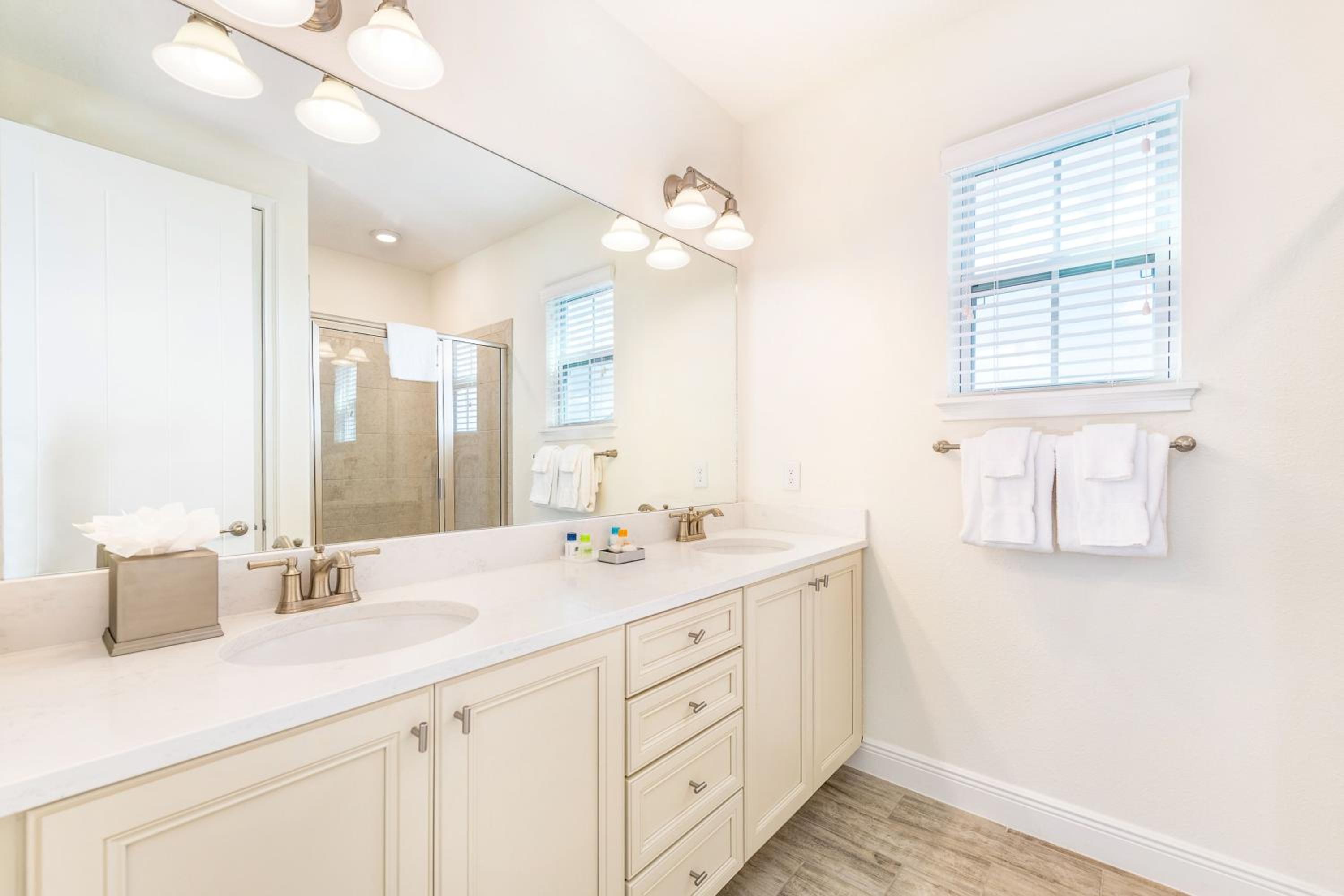 Love, Luck And Magic Cottage With Private Hot Tub Near Disney And Margaritaville Resort & Island H2O Access - 8013Ff