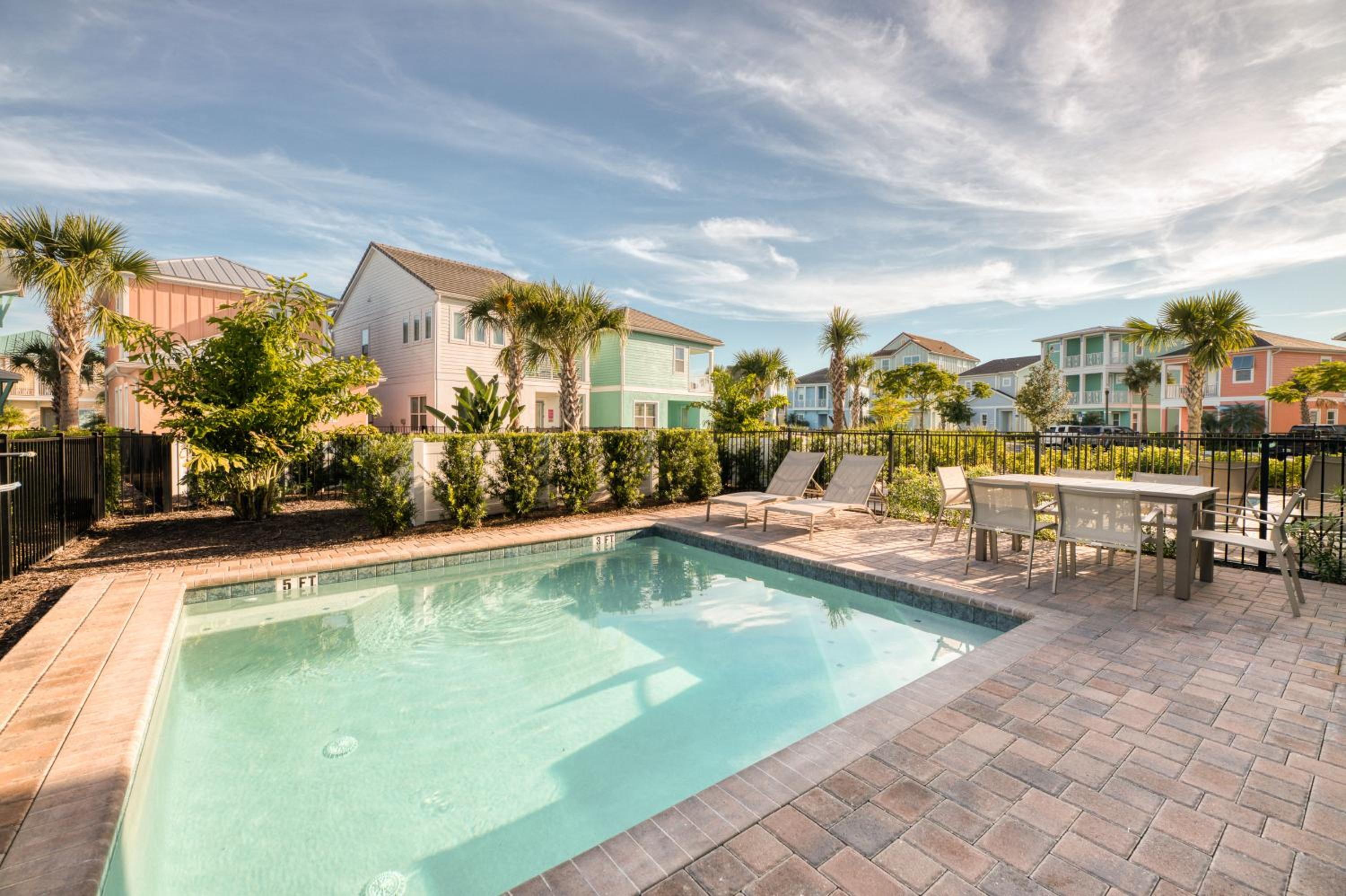 Cocktails & Dreams Cottage With Private Pool Near Disney With Margaritaville Resort & Island H2O Access - 8005St